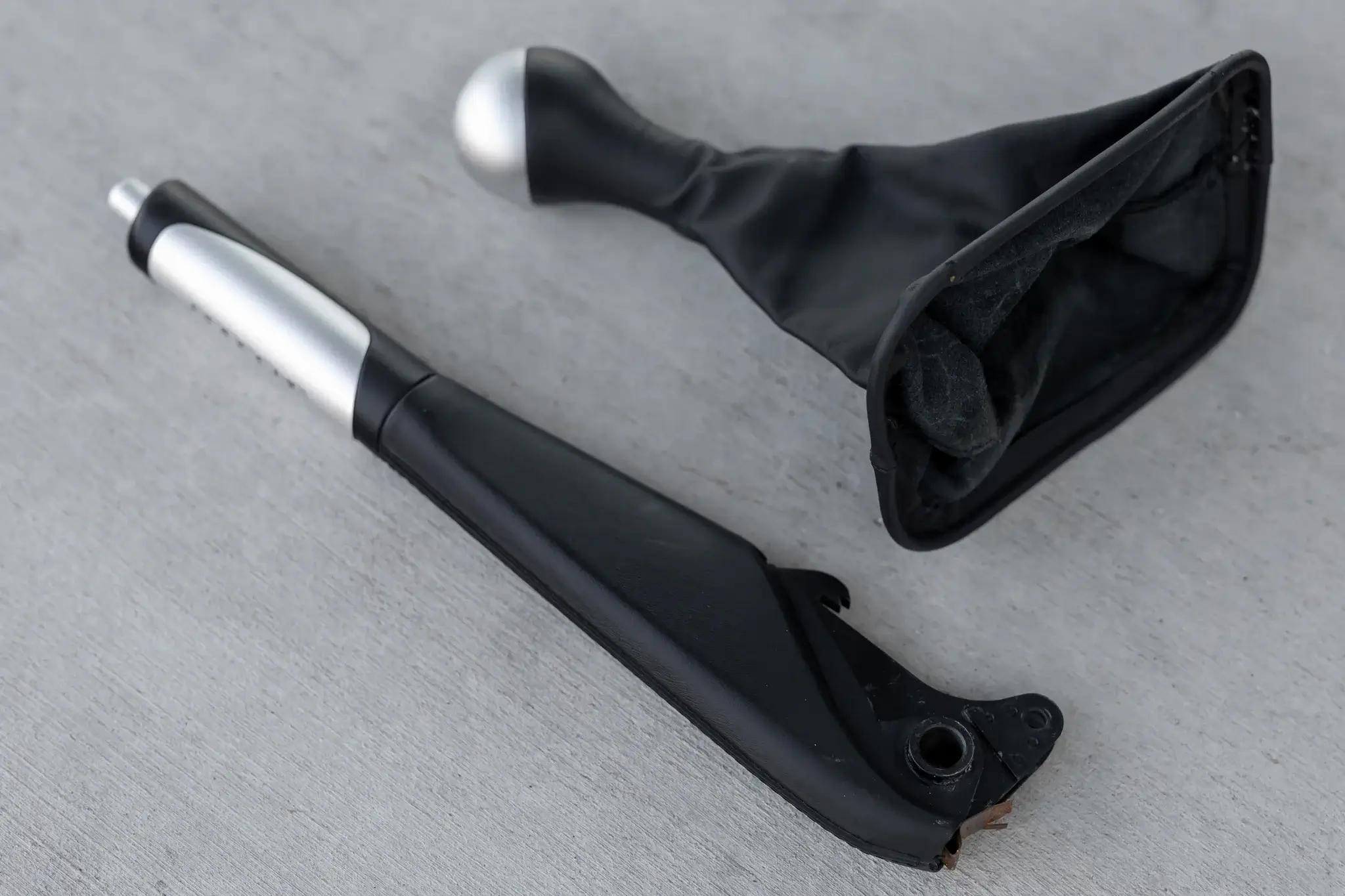ドレッサー No Reserve NOS 993 C2S Shifter and Emergency Brake Handle | PCARMARKET