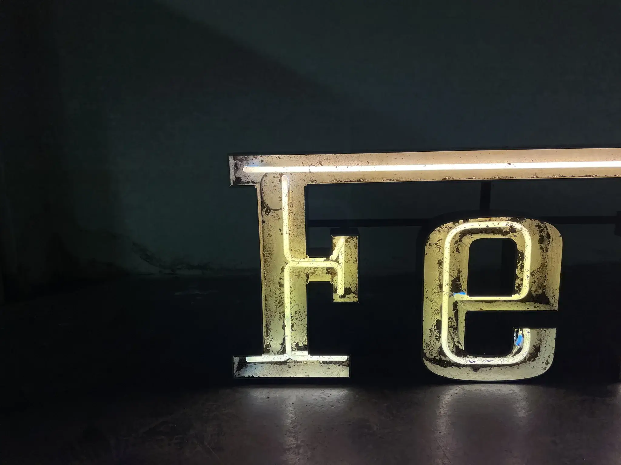 ★希少箱付★Ferrari Formula ペーパーナイフ金色伊製 MP: Illuminated Ferrari Dealership Sign | PCARMARKET