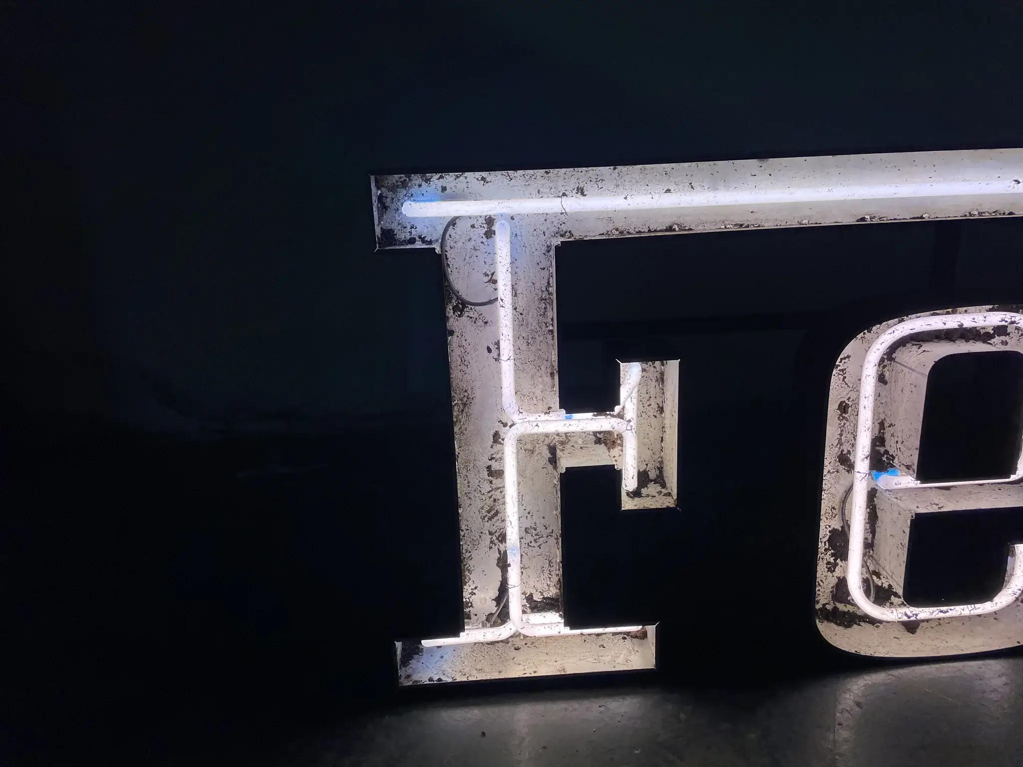 MP: Illuminated Ferrari Dealership Sign | PCARMARKET