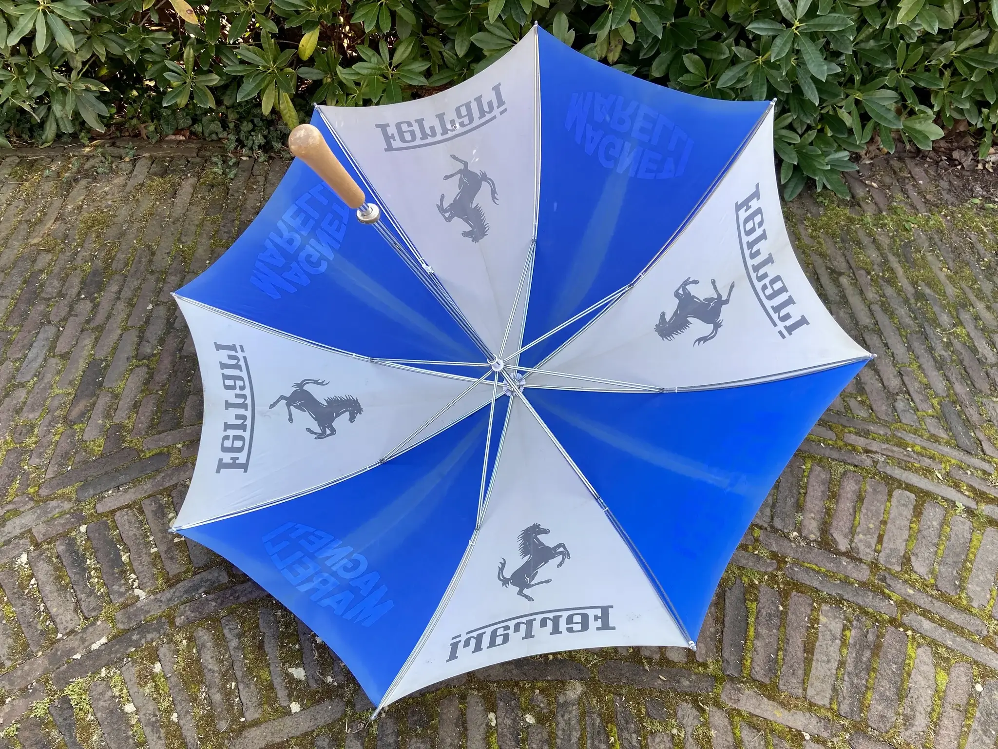 h*p様 Ferrari オーナーノベルティ No Reserve Original 1980s Ferrari Umbrella/Sunshade | PCARMARKET