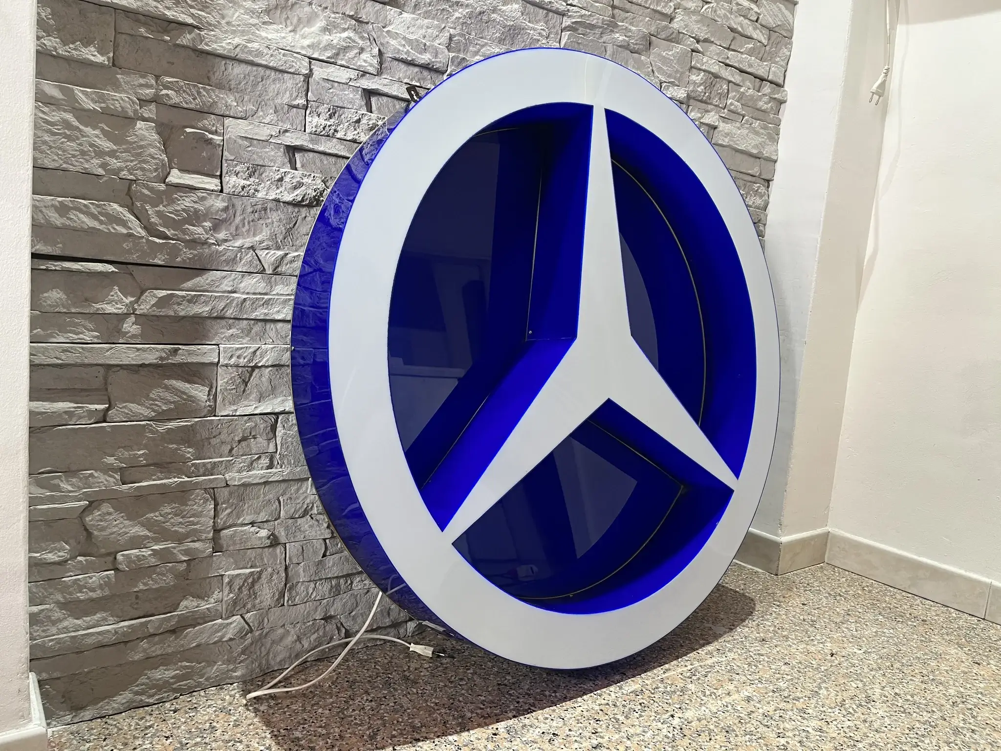 MP: Illuminated Mercedes-Benz Sign | PCARMARKET