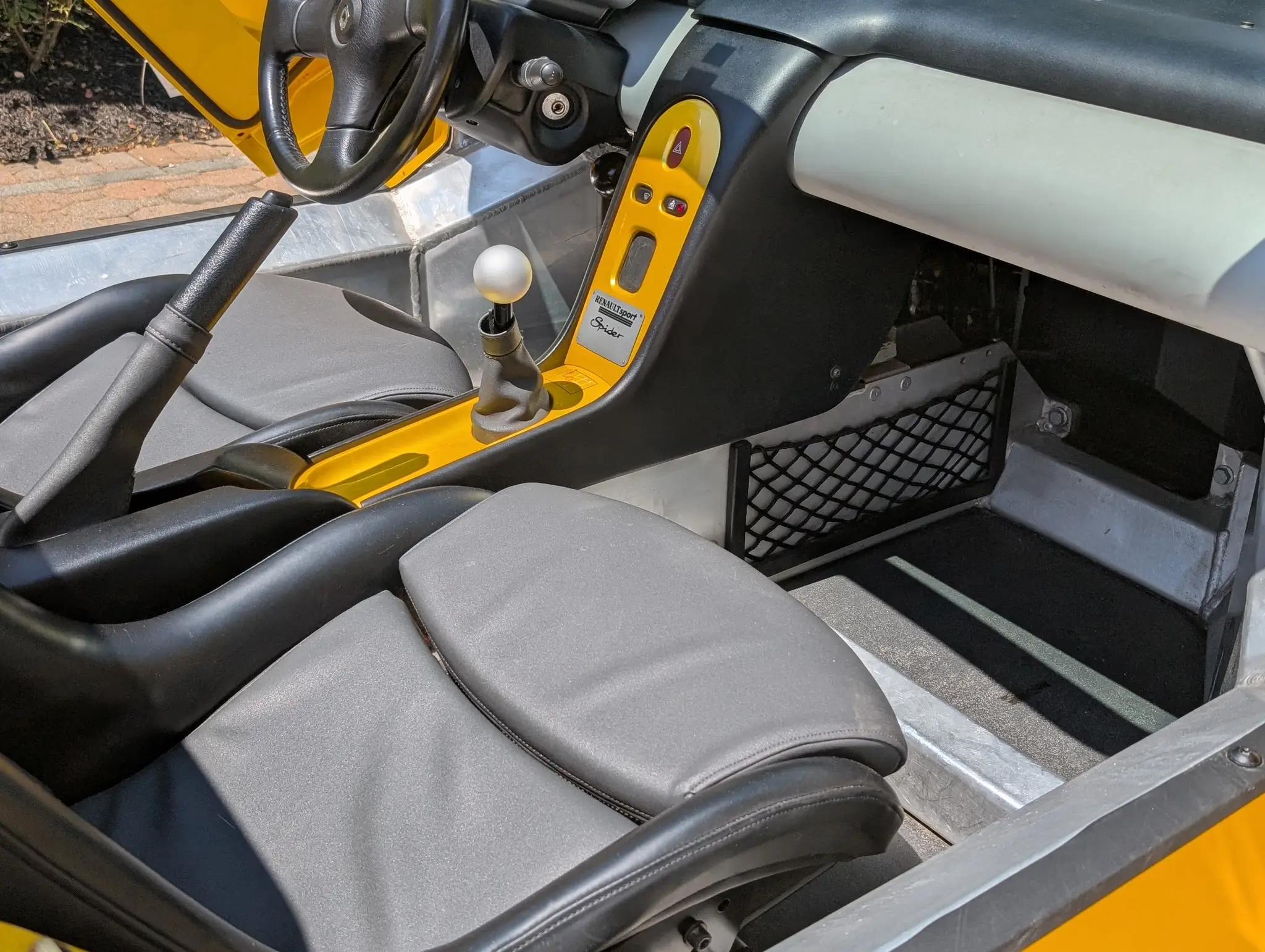 MarketPlace: 11k-Mile 1996 Renault Sport Spider | PCARMARKET