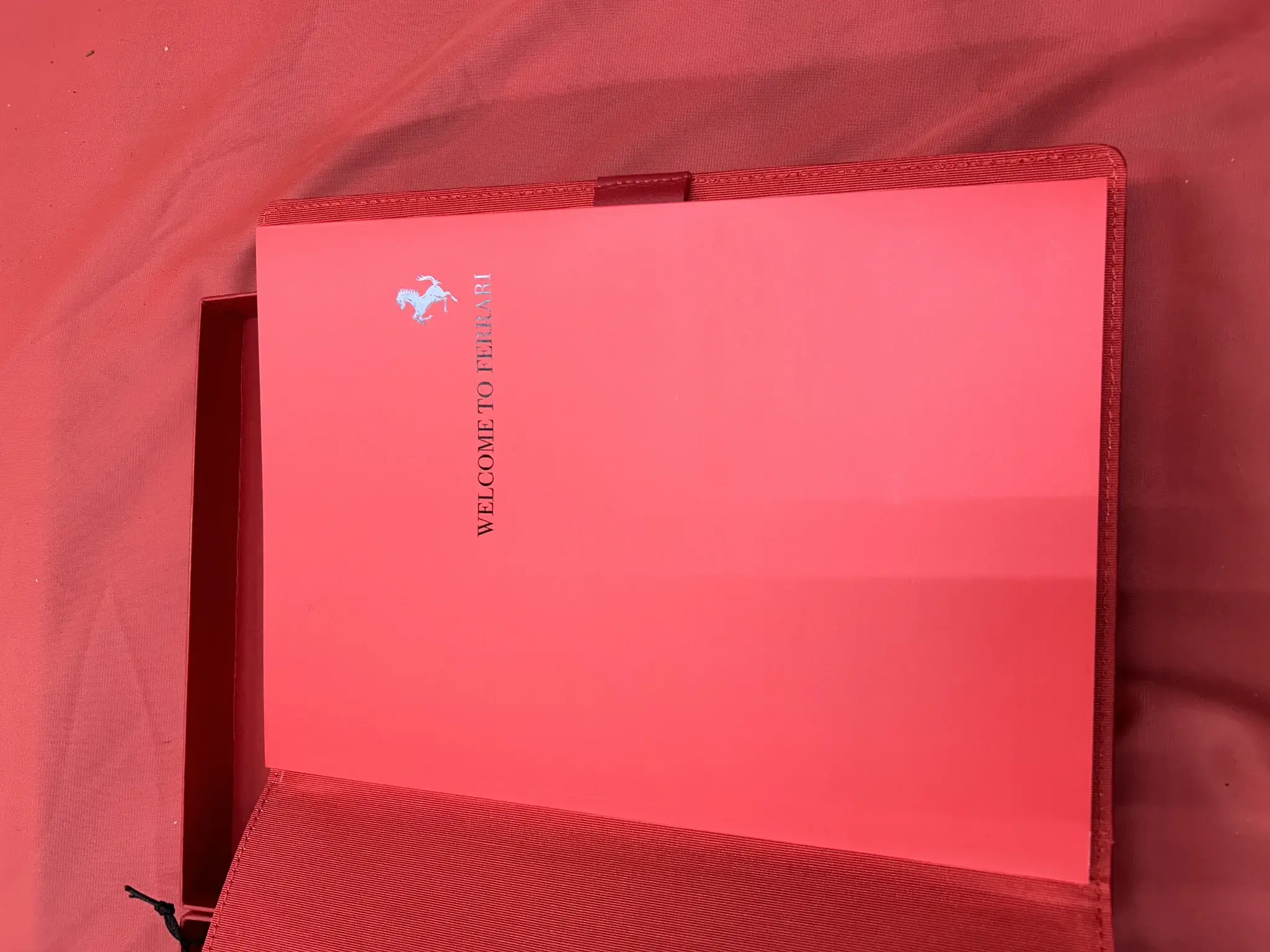 Ferrari オーナーズブック　コンシェルジュ　貴重 No Reserve Ferrari Book Collection | PCARMARKET