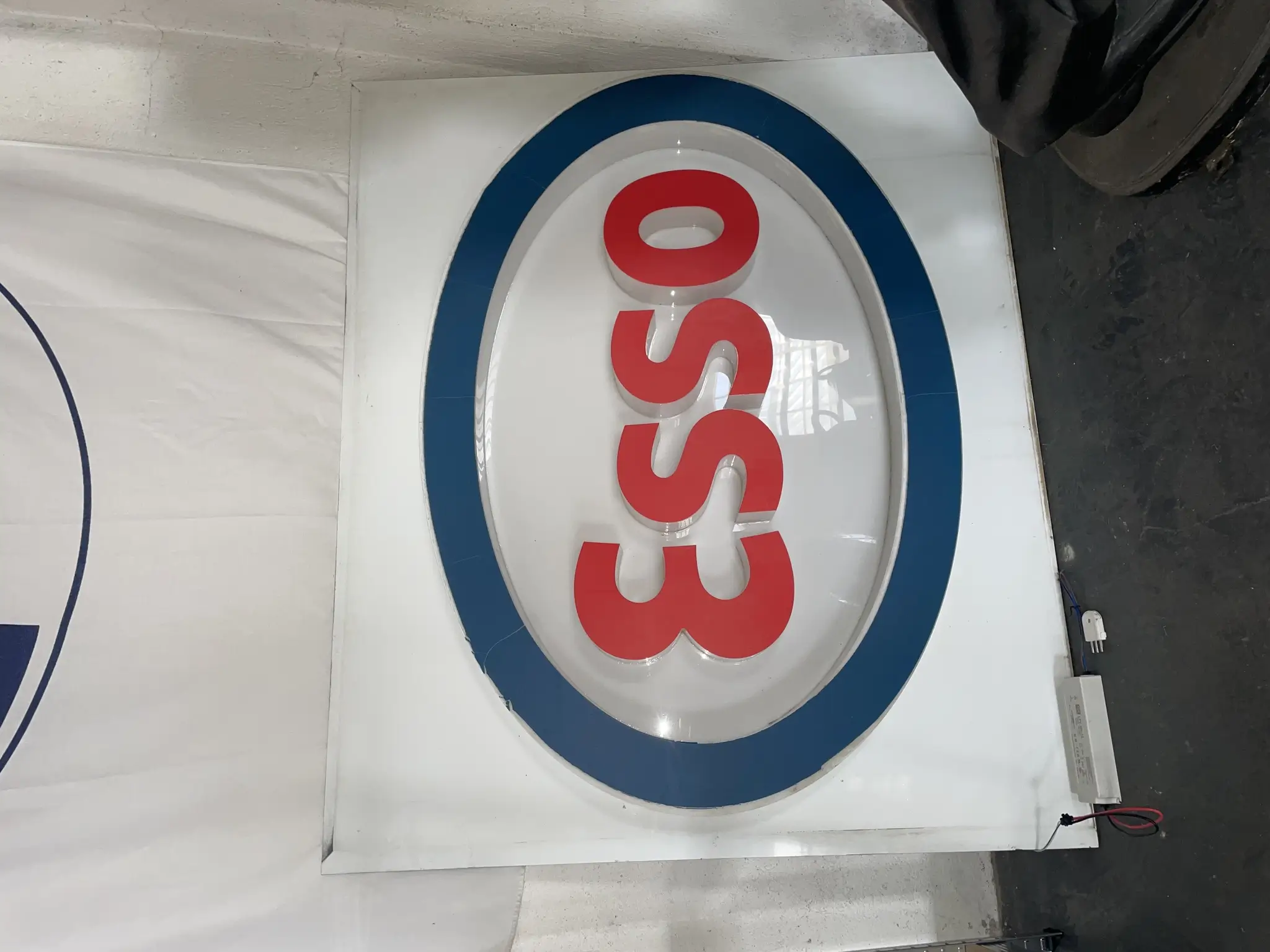 ＥＳＳＯ　ビンテージ　エッソボーイ　ライト Vintage Esso Glass Gas Pump Globe Lamp - Nostalgic Charm