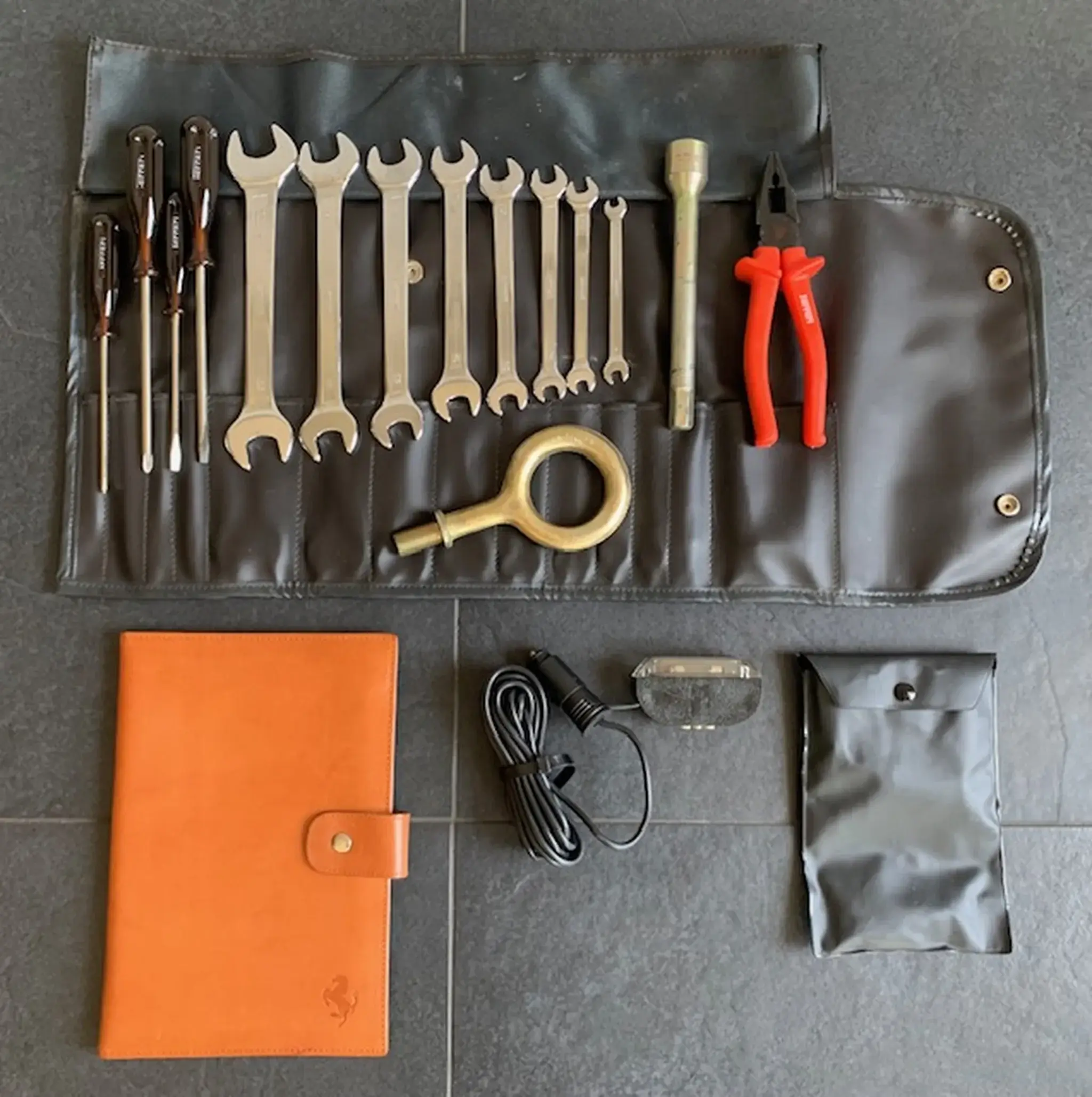 MP: Ferrari Testarossa Toolkit With Emergency Light and Schedoni