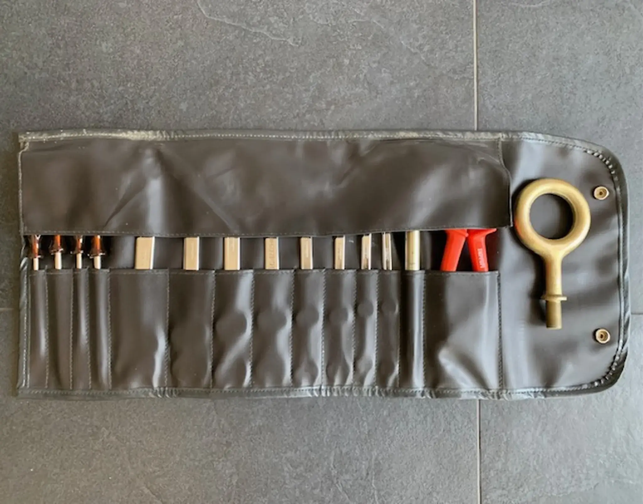 MP: Ferrari Testarossa Toolkit With Emergency Light and Schedoni