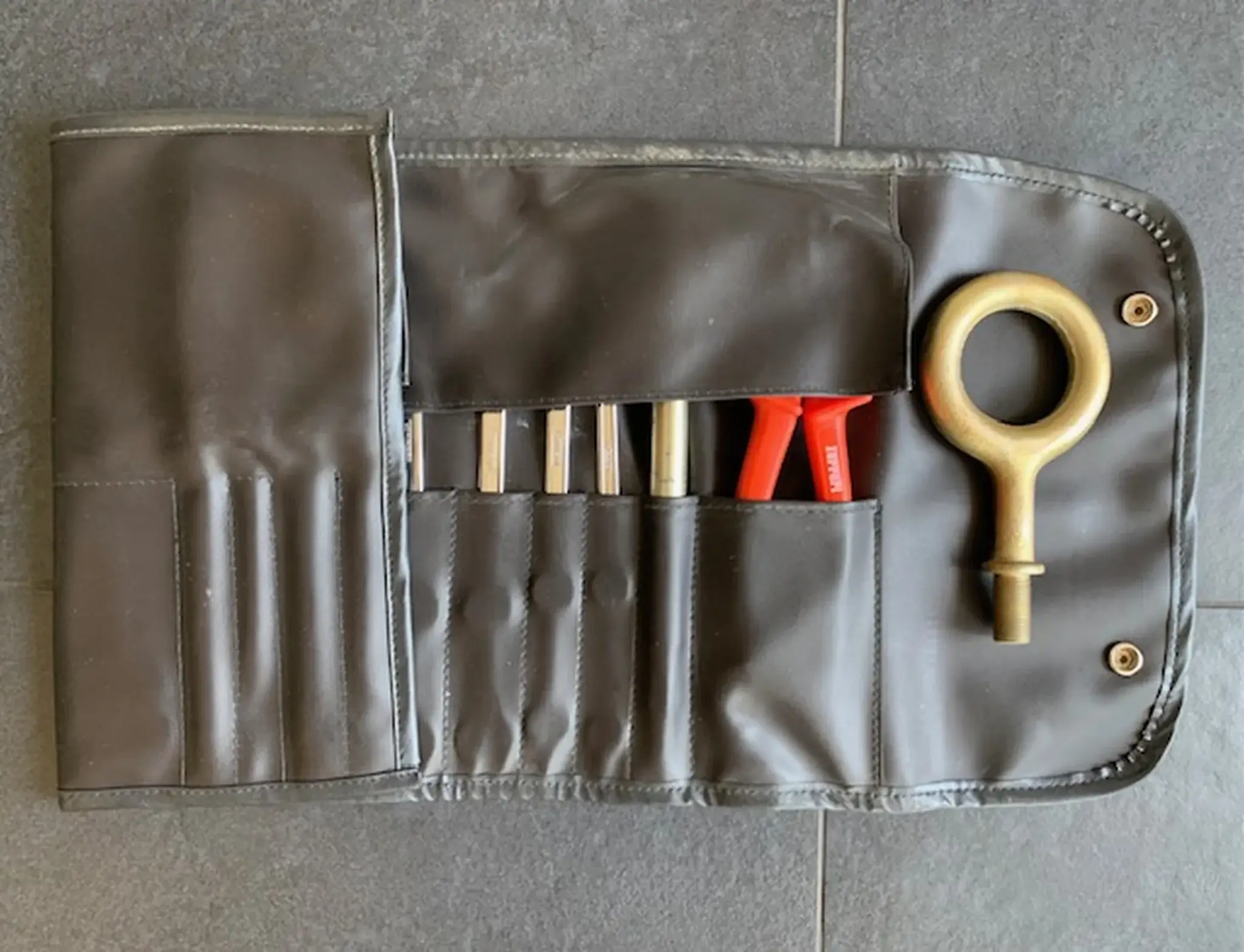 MP: Ferrari Testarossa Toolkit With Emergency Light and Schedoni