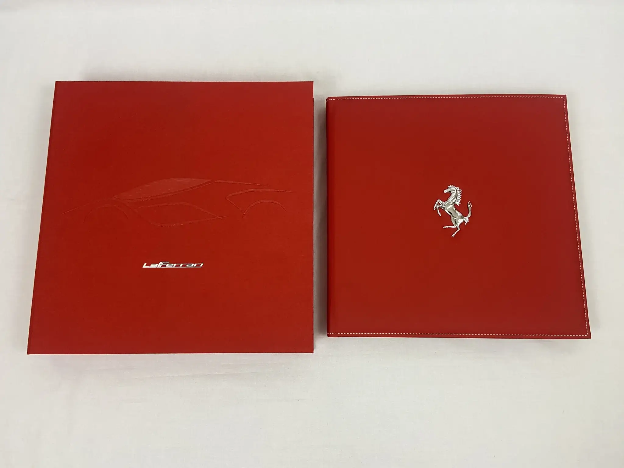 Ferrari オーナーズブック　コンシェルジュ　貴重 MP: Ferrari LaFerrari Owners Kit | PCARMARKET