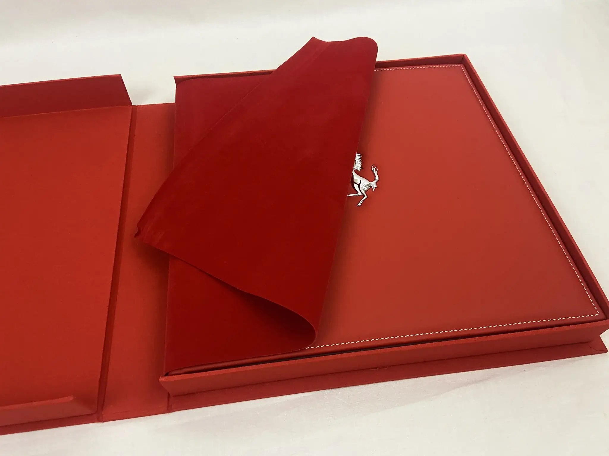 MP: Ferrari LaFerrari Owners Kit | PCARMARKET