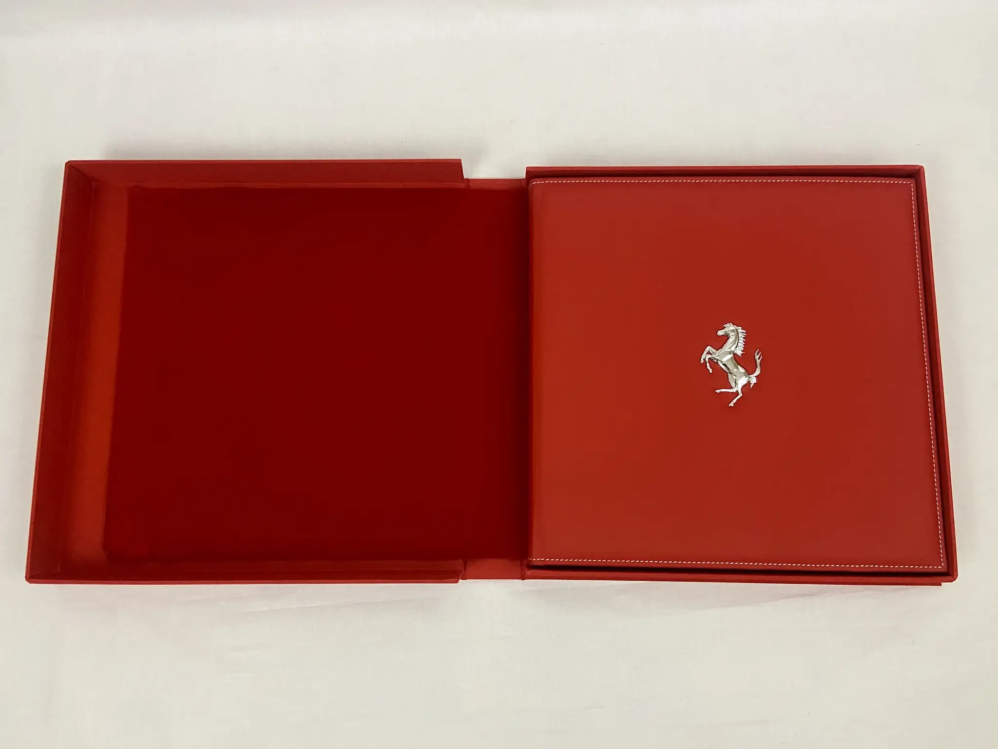 MP: Ferrari LaFerrari Owners Kit | PCARMARKET