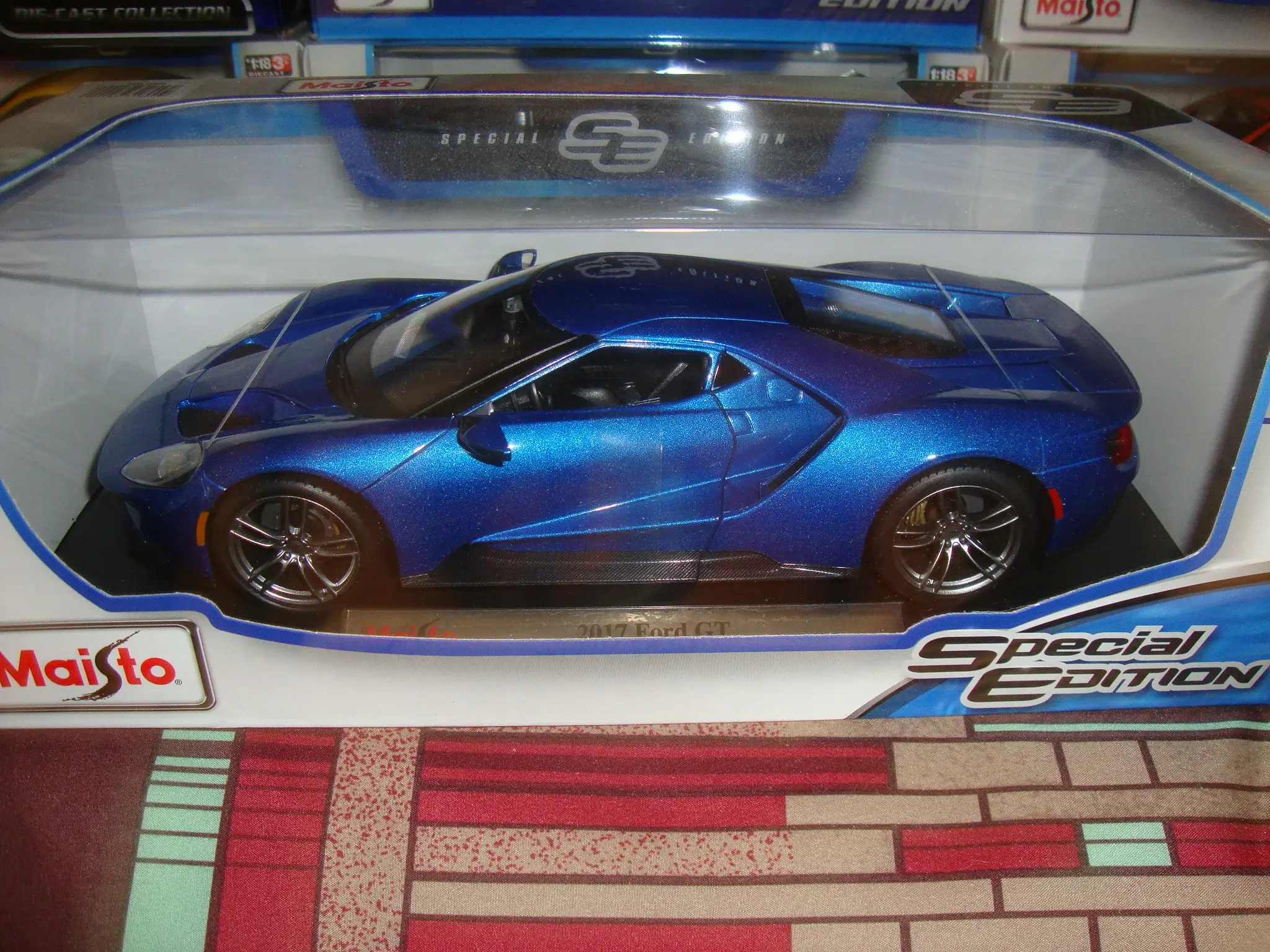 MP: 16 1:18 Scale Maisto Models (Porsche, Ford GT, Corvette
