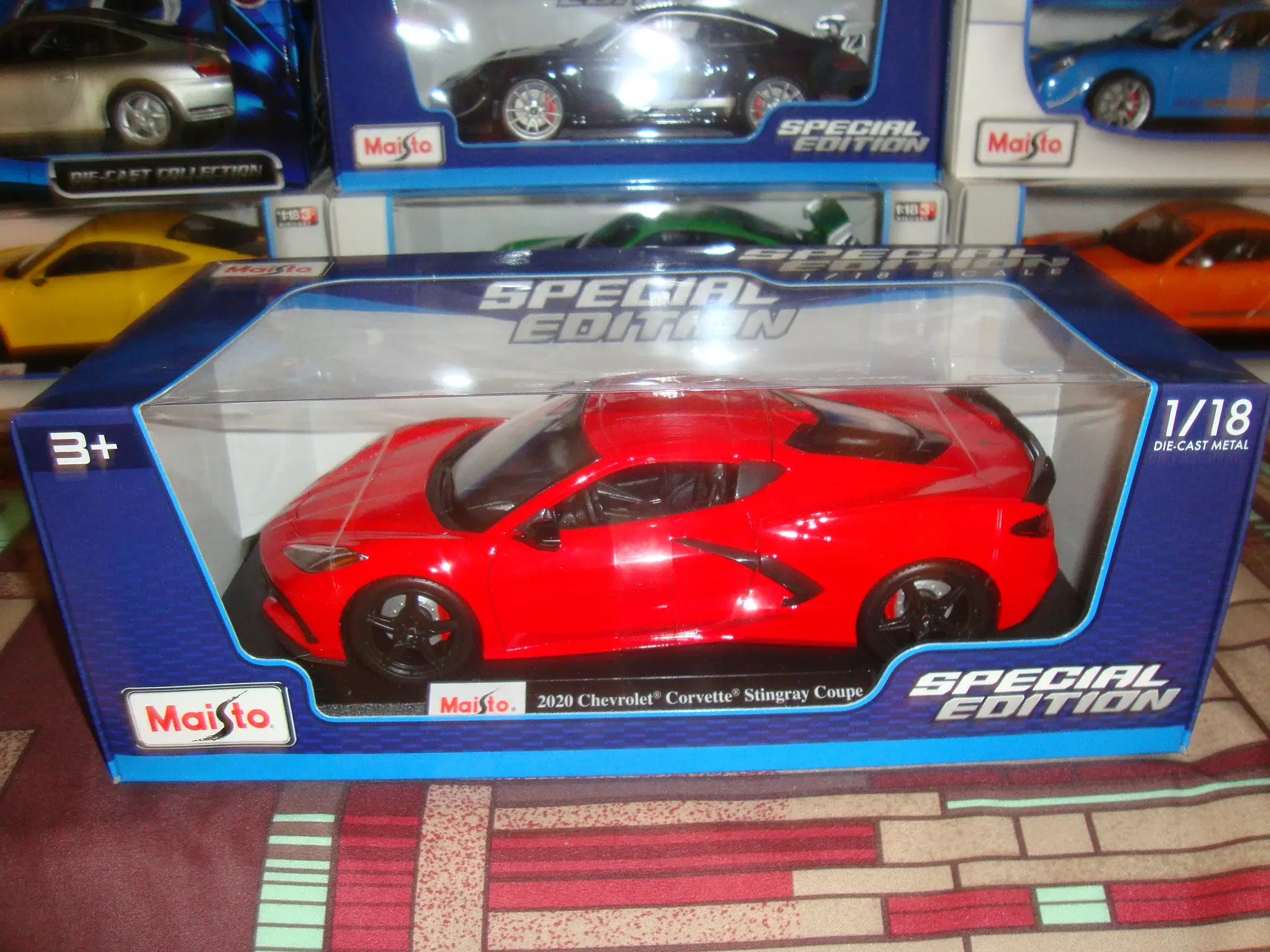 MP: 16 1:18 Scale Maisto Models (Porsche, Ford GT, Corvette