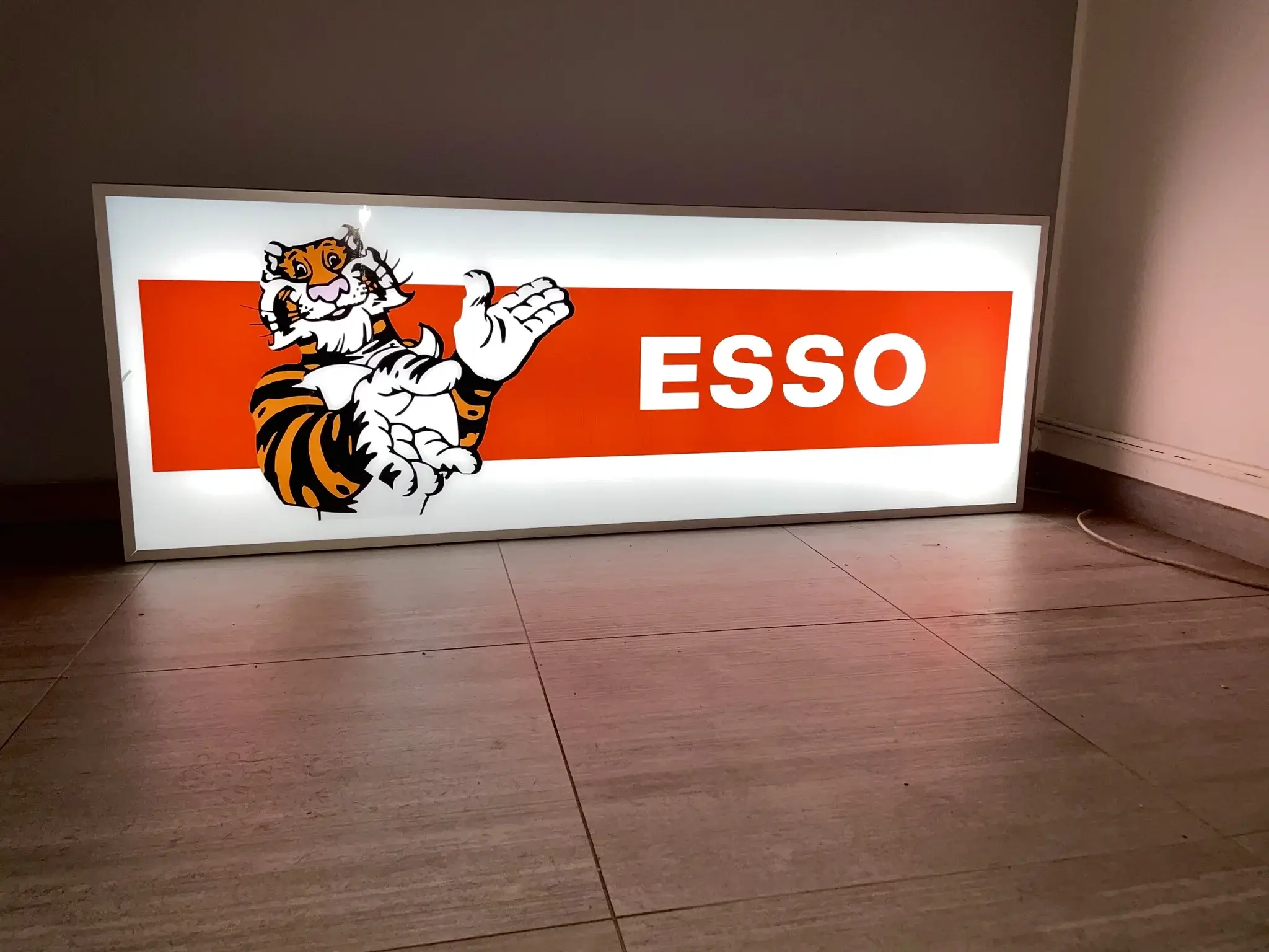 MP: Illuminated 1990's ESSO Tiger Sign | PCARMARKET