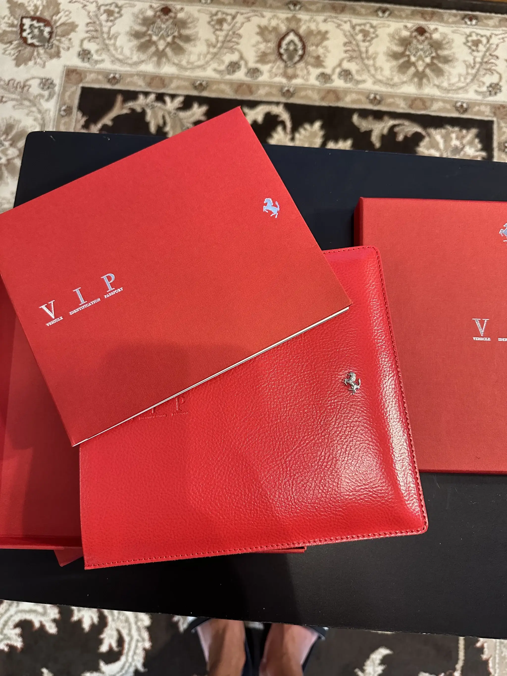 Coffret Ferrari 2012 - Passport Usine + Livre Relié + Carte - édition Limitée