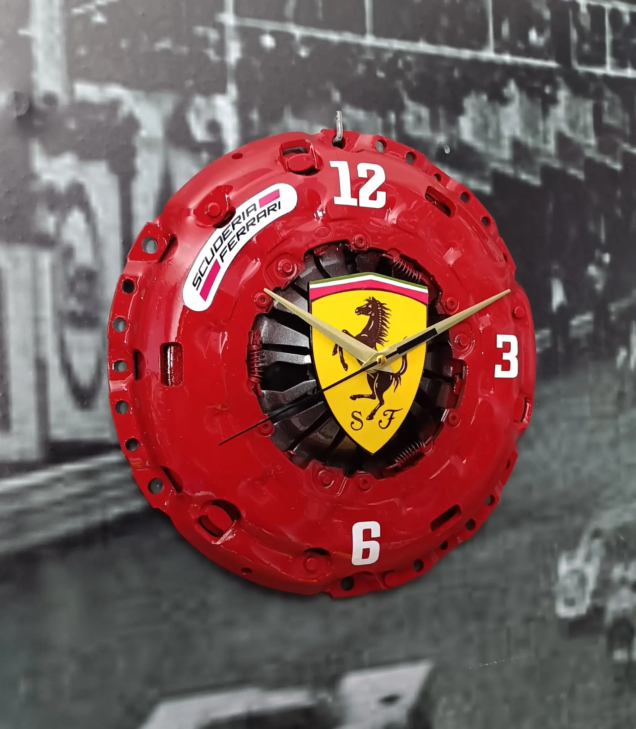 No Reserve Scuderia Ferrari Wall Clock | PCARMARKET