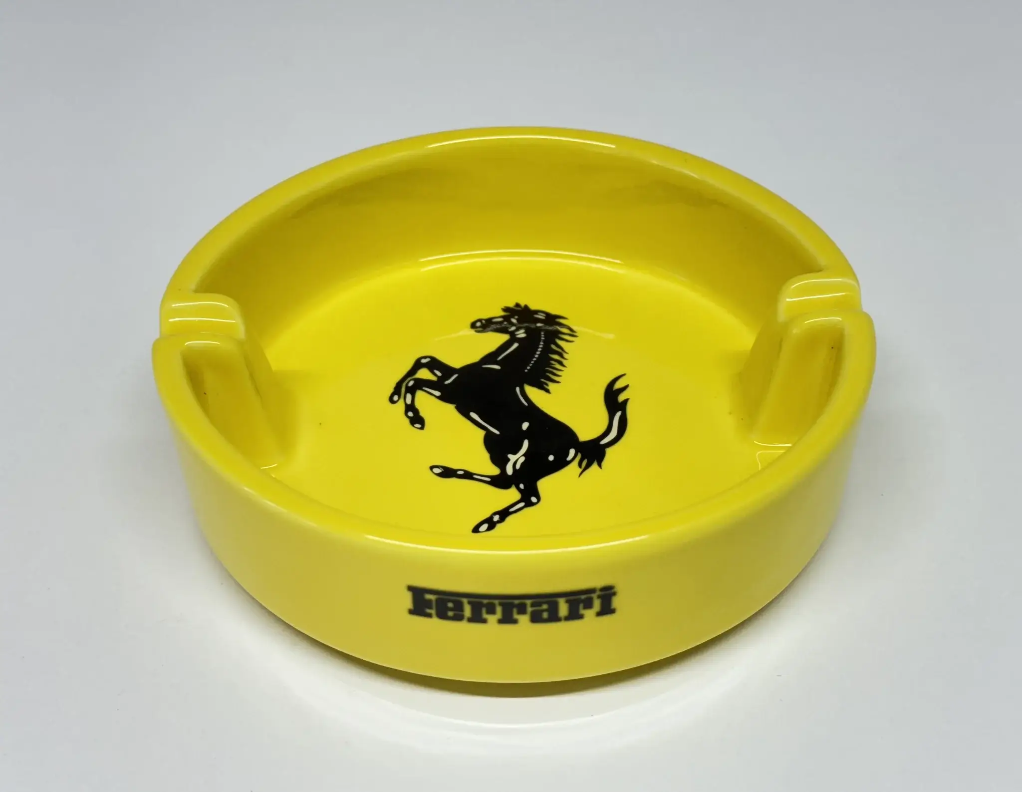 FERRARI NIGHT オーナー限定　扇子のみ No Reserve Collection of Ferrari Ashtrays and Ceramics | PCARMARKET