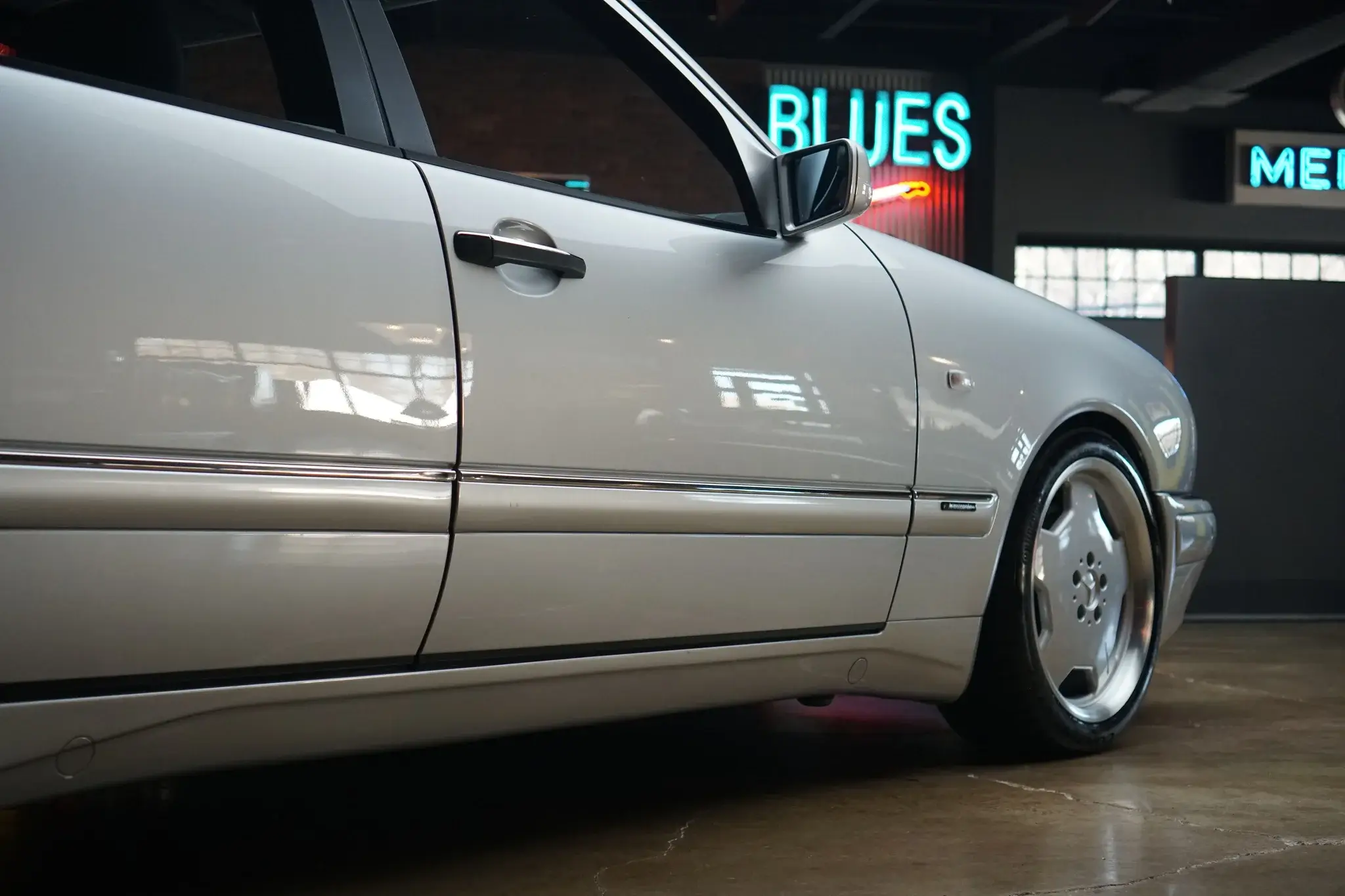 激レア！？　AMG E55 W210 タイヤ&ホイールセット　お探しの方必見！！ MP: 35k-Mile 1998 Mercedes-Benz E55 AMG | PCARMARKET