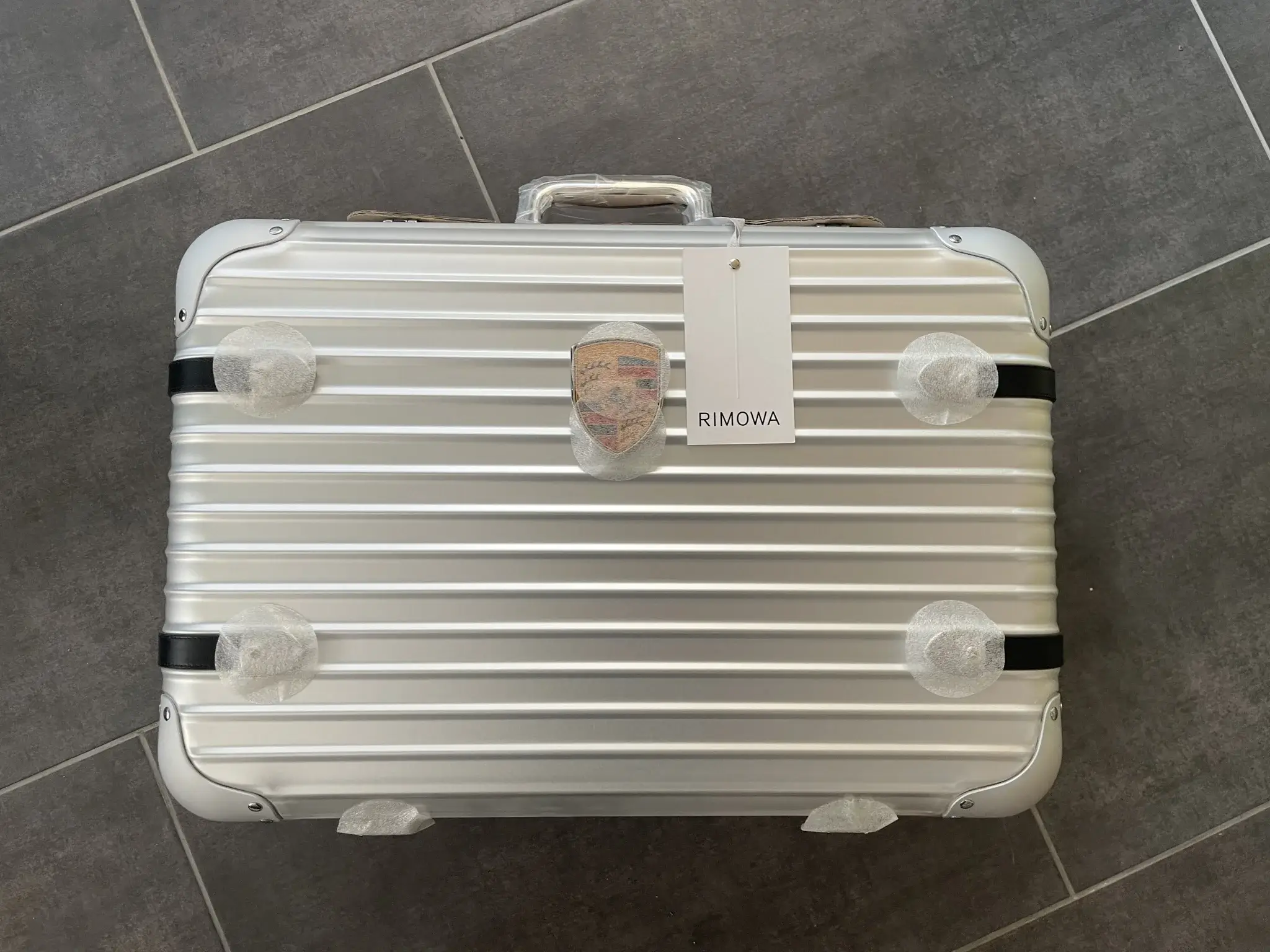 Porsche Rimowa シルバーキャリーケース The 911-inspired suitcase