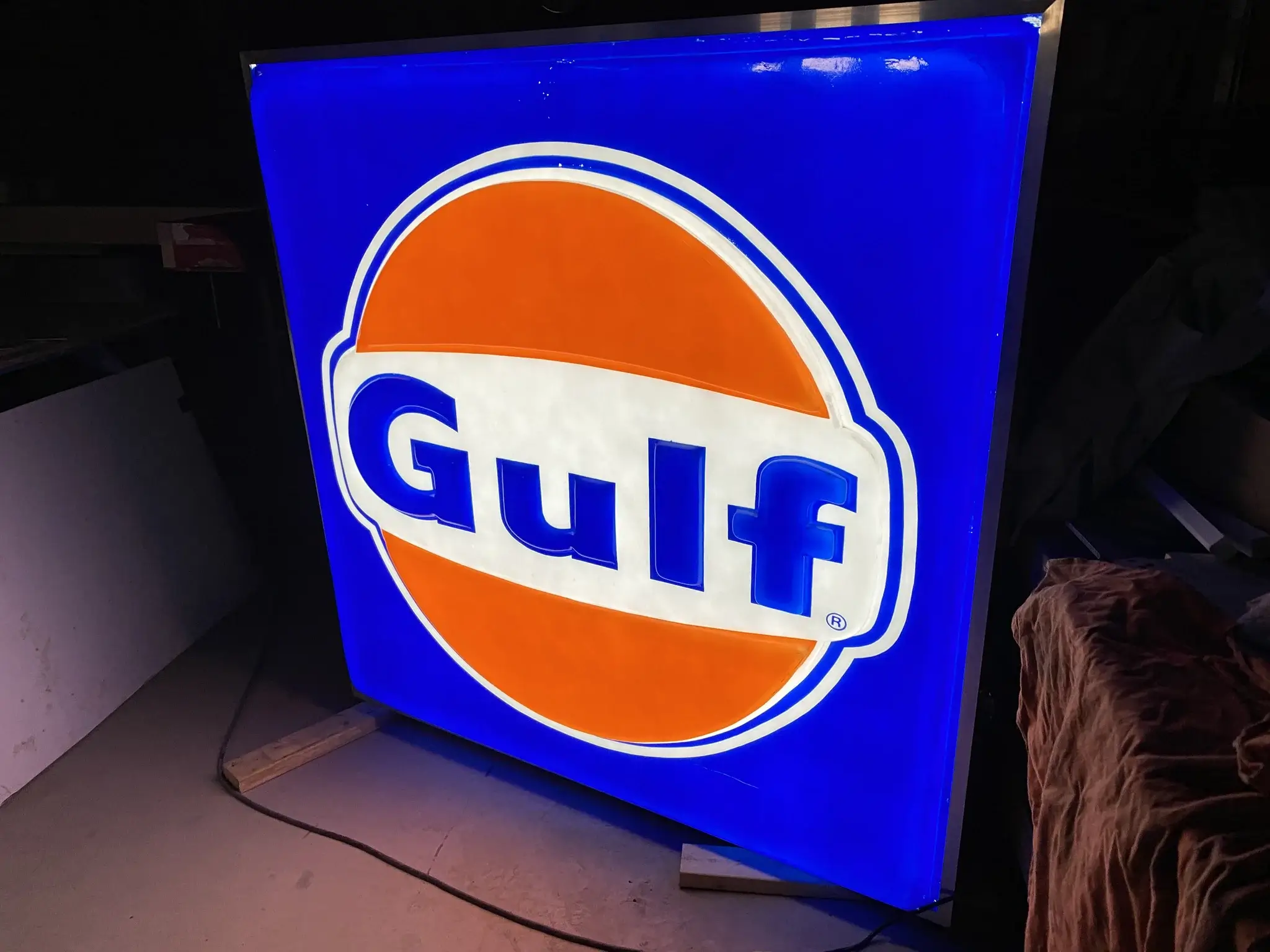 MP: Illuminated Vintage Gulf sign | PCARMARKET