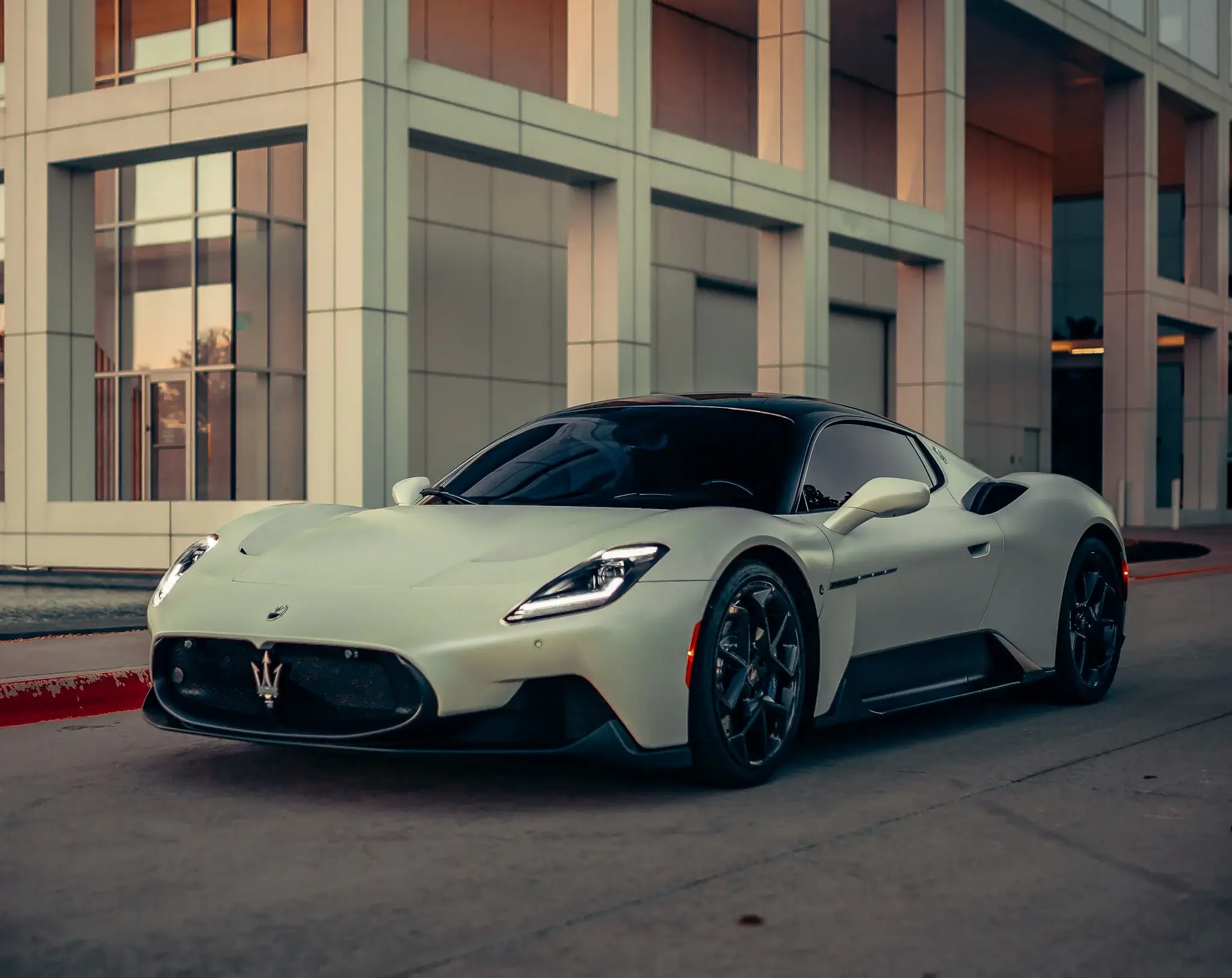 まりあ　ページ MP: 1k-Mile 2022 Maserati MC20 | PCARMARKET