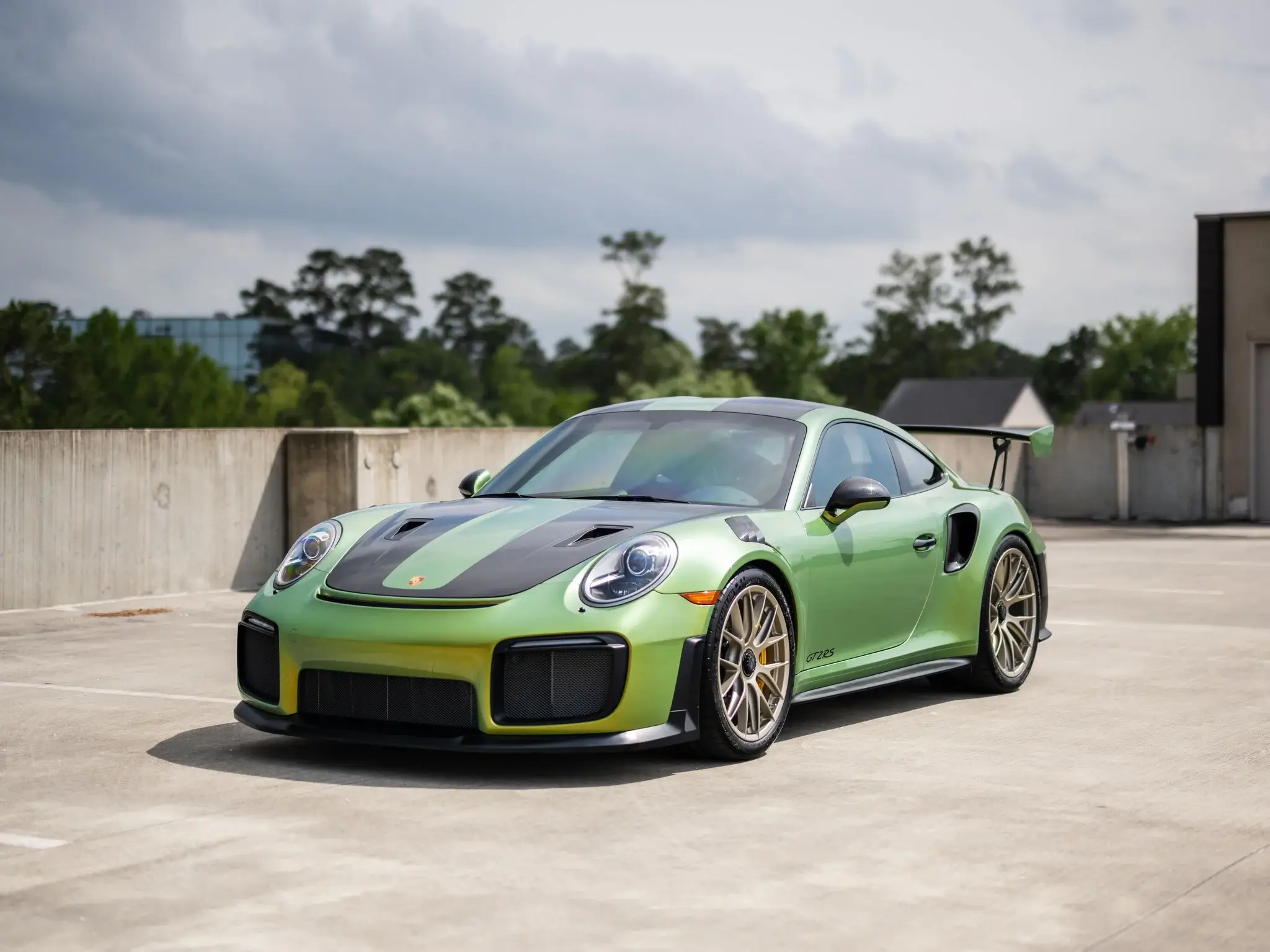 モーニンググローリー　フォレストグリーン 2019 Porsche 911 GT2 RS Python Green Chromaflair | PCARMARKET