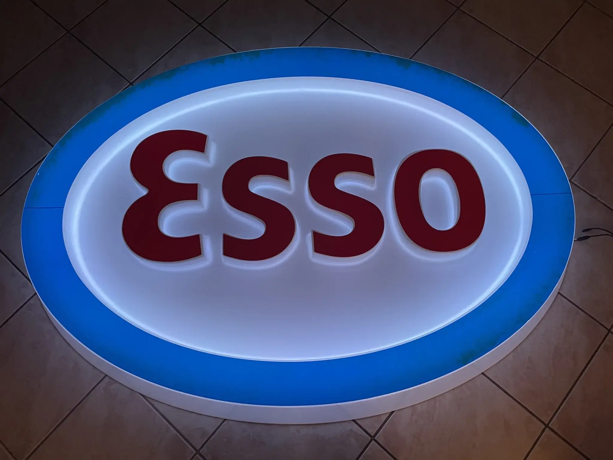 MP: Illuminated Esso Sign (70