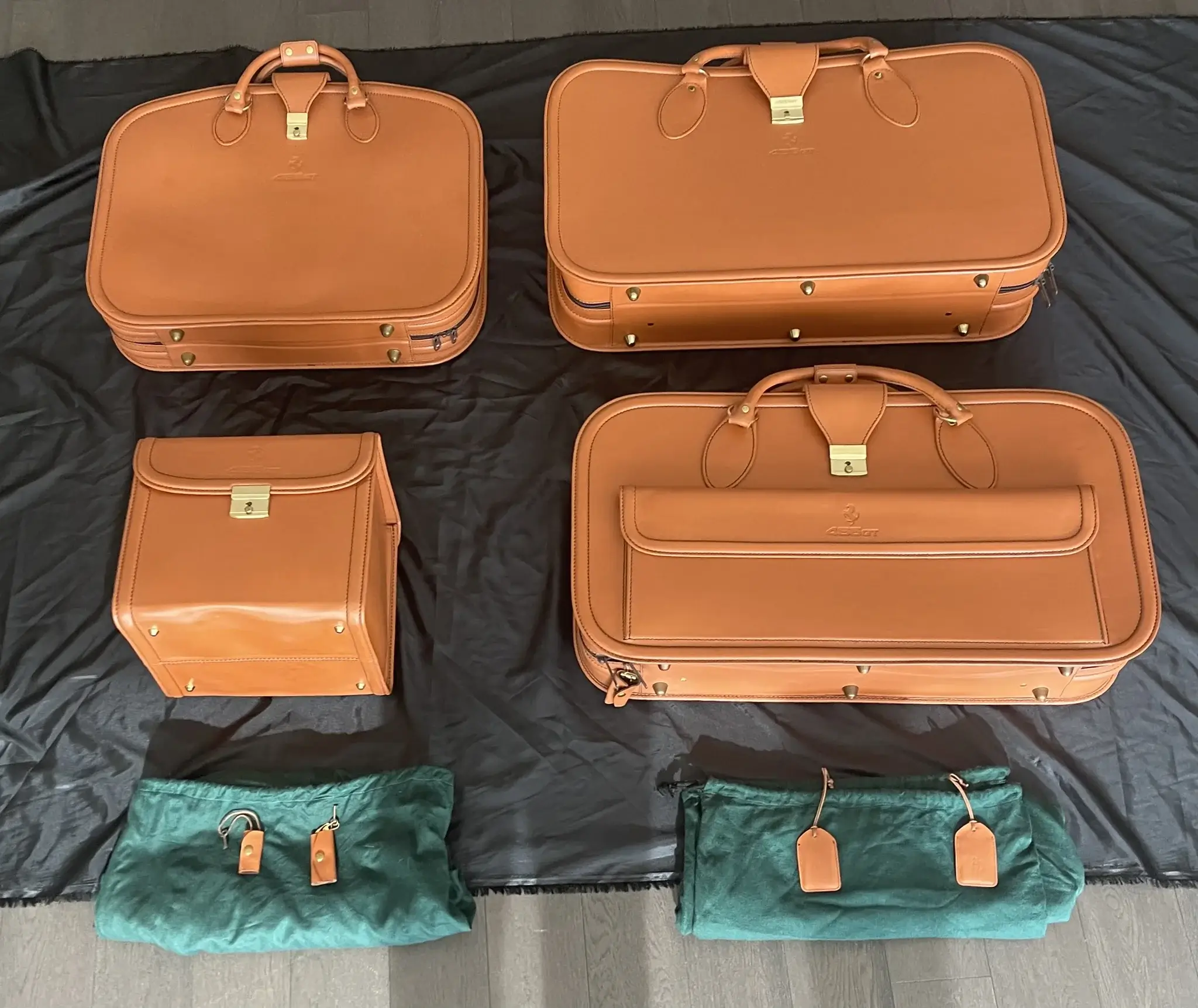 楽天市場】フェラーリ スーツケースの通販 フェラーリF50専用 スーツ