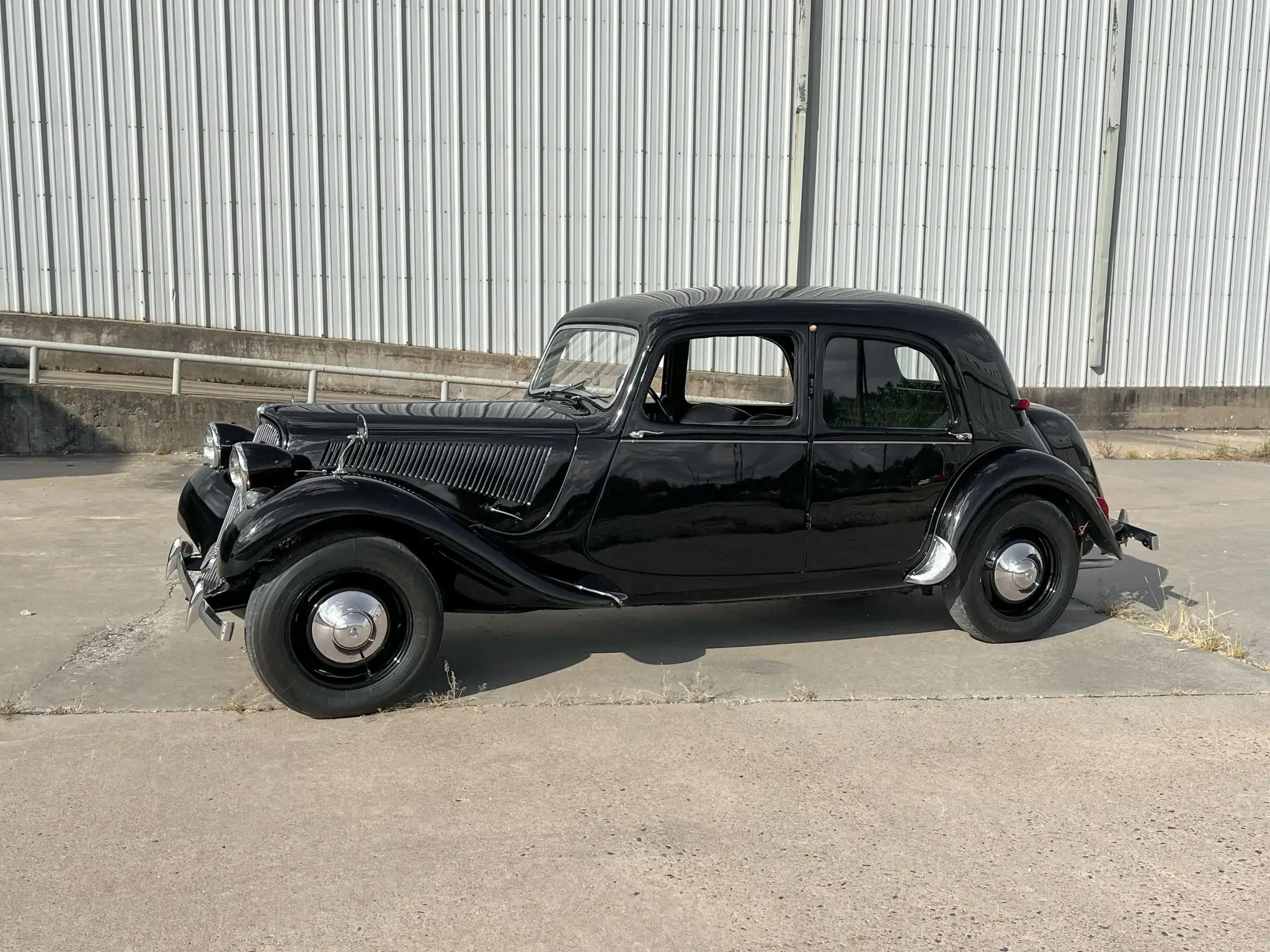 https://d2niwqq19lf86s.cloudfront.net/htwritable/media/uploads/galleries/photos/uploads/galleries/35283-jackson-1952-citroen-traction-avant/.thumbnails/IMG_0082.webp/IMG_0082-tiny-2048x0.webp