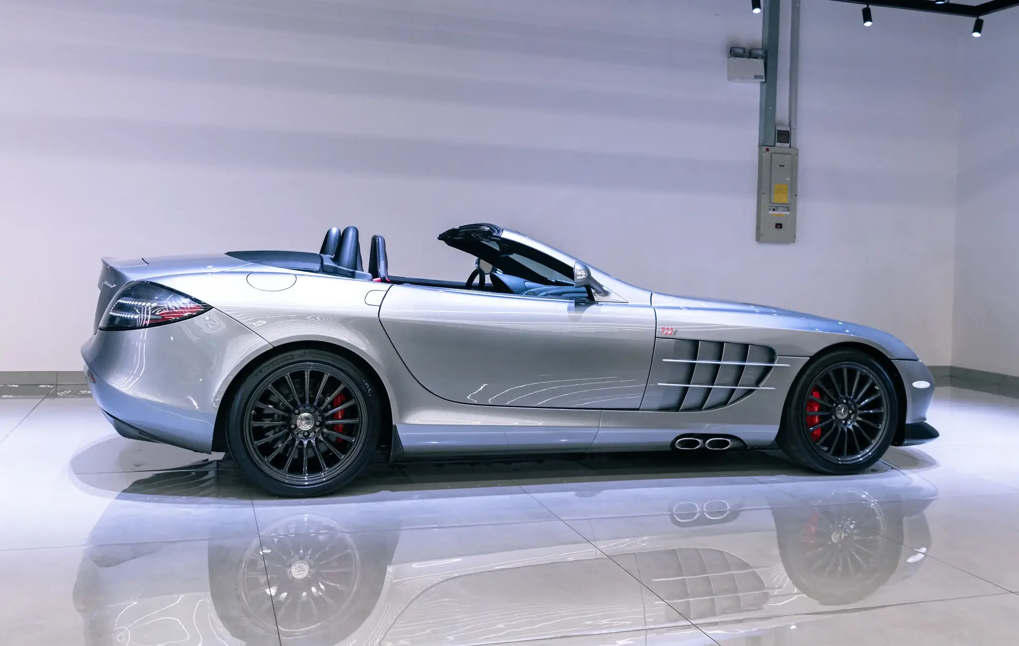 MP: 653-Mile 2009 Mercedes-Benz SLR McLaren 722 S Roadster
