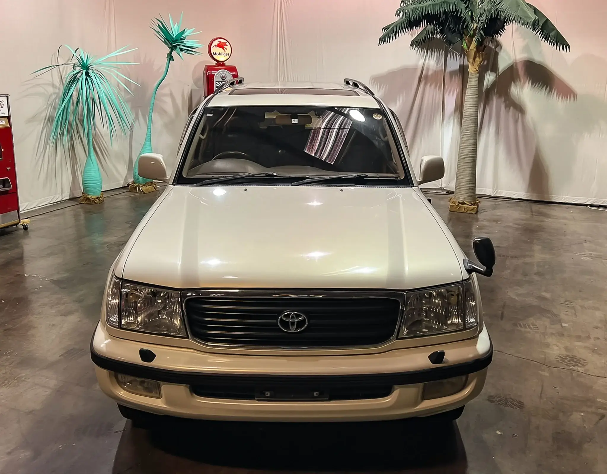 MP: 20k-Mile 1998 Toyota Land Cruiser VX Limited V8 | PCARMARKET