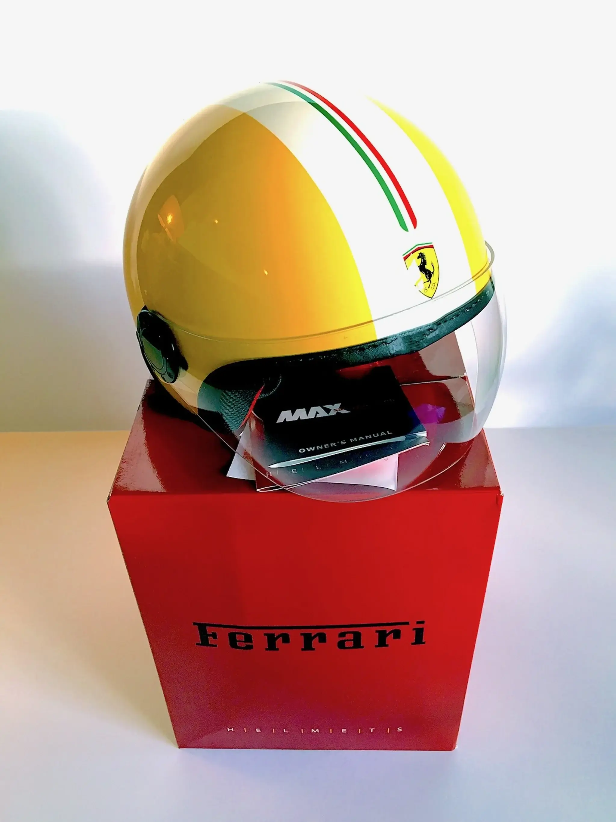 No Reserve Brand New Ferrari Rosso Helmet | PCARMARKET