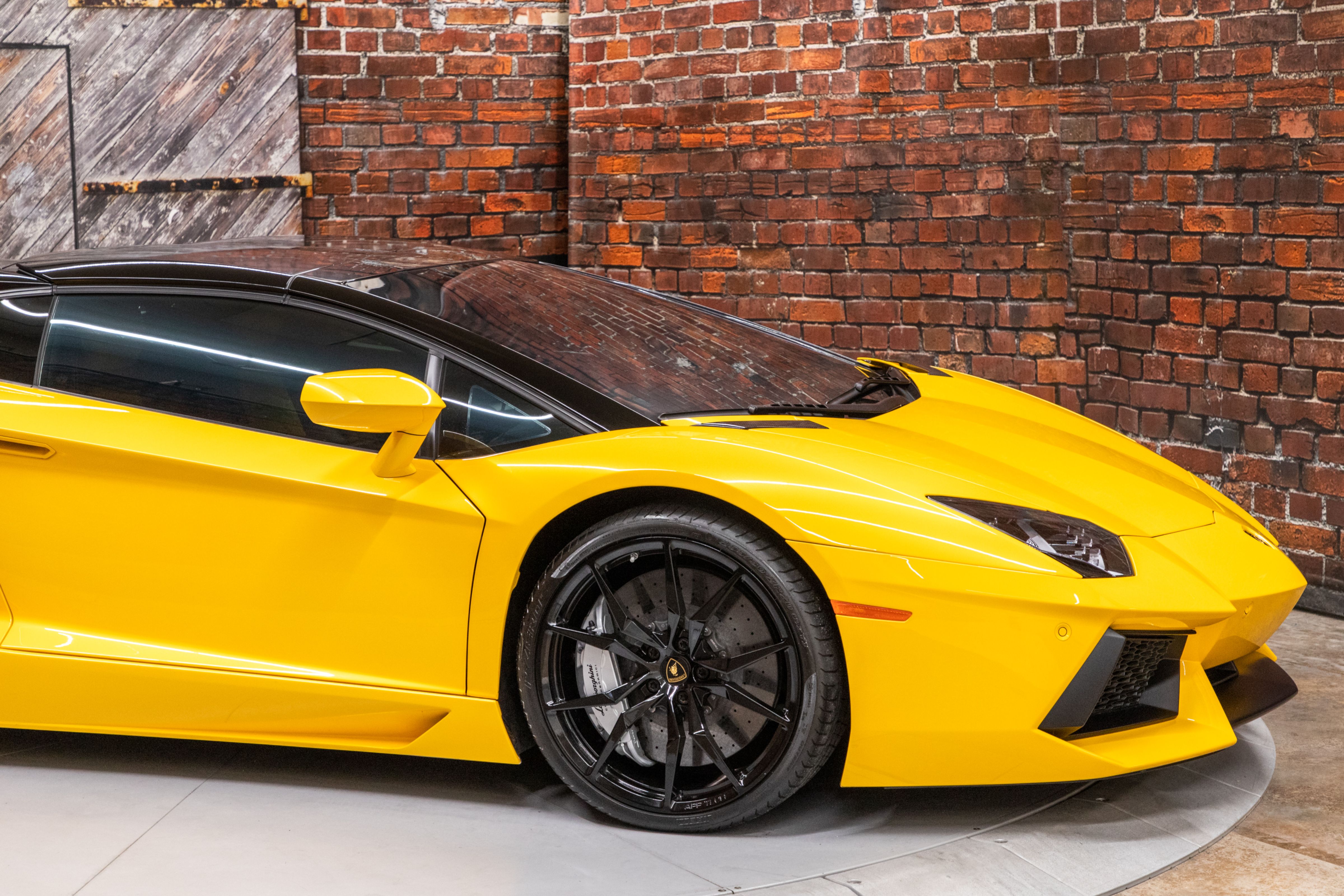 2015 Lamborghini Aventador LP700-4 Roadster | PCARMARKET