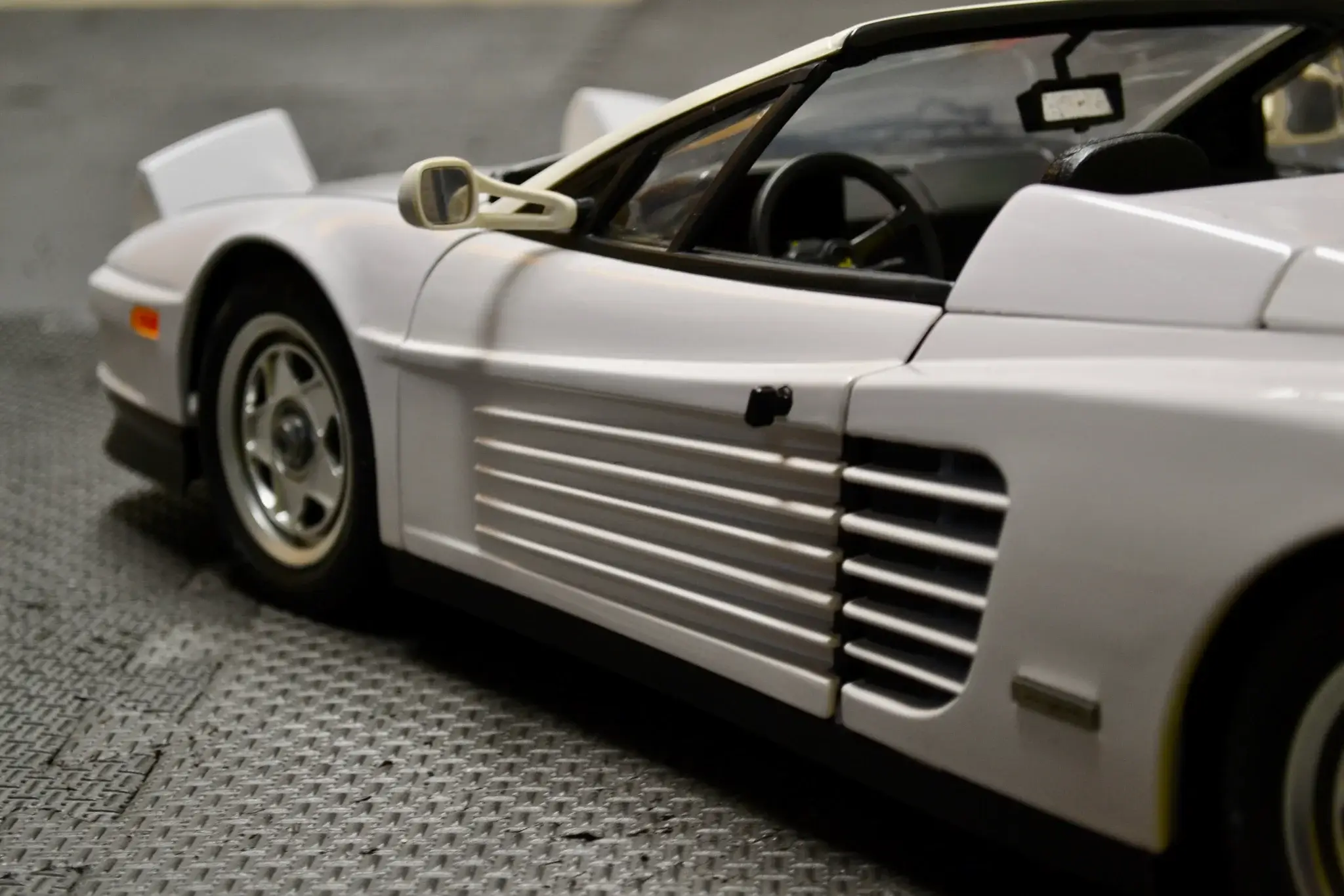 MP: 1:8 Scale Ferrari Testarossa Spider by Rivarossi | PCARMARKET