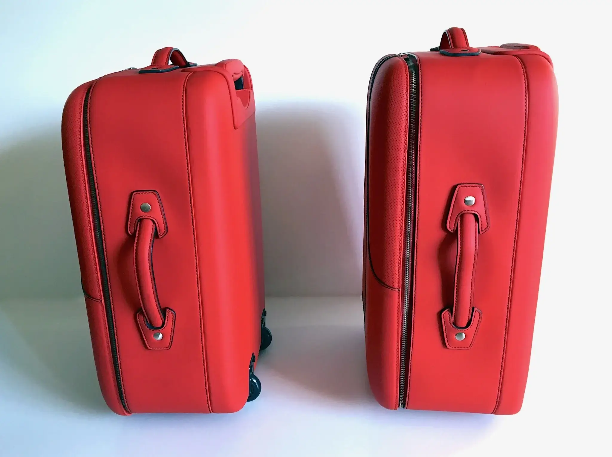 【奥上】Ferrari 赤バスセット MP: Ferrari 812 Superfast Four-Piece Luggage Set | PCARMARKET