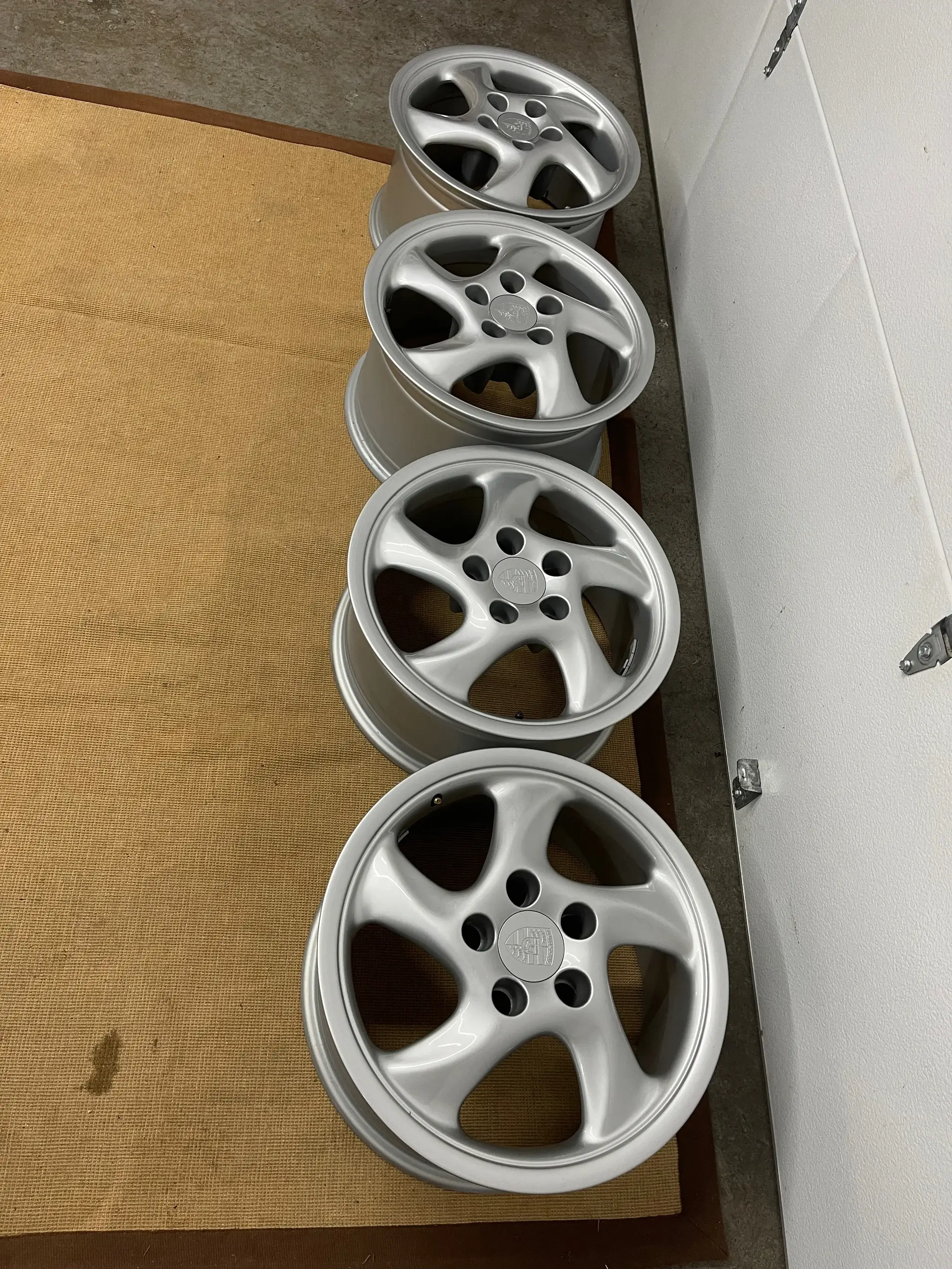 MP: No Reserve Replica 17