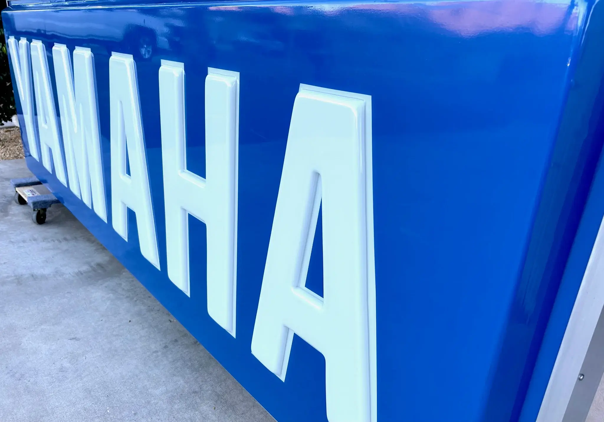 MP: Large Illuminated 2000s Yamaha Sign by Dualite | PCARMARKET