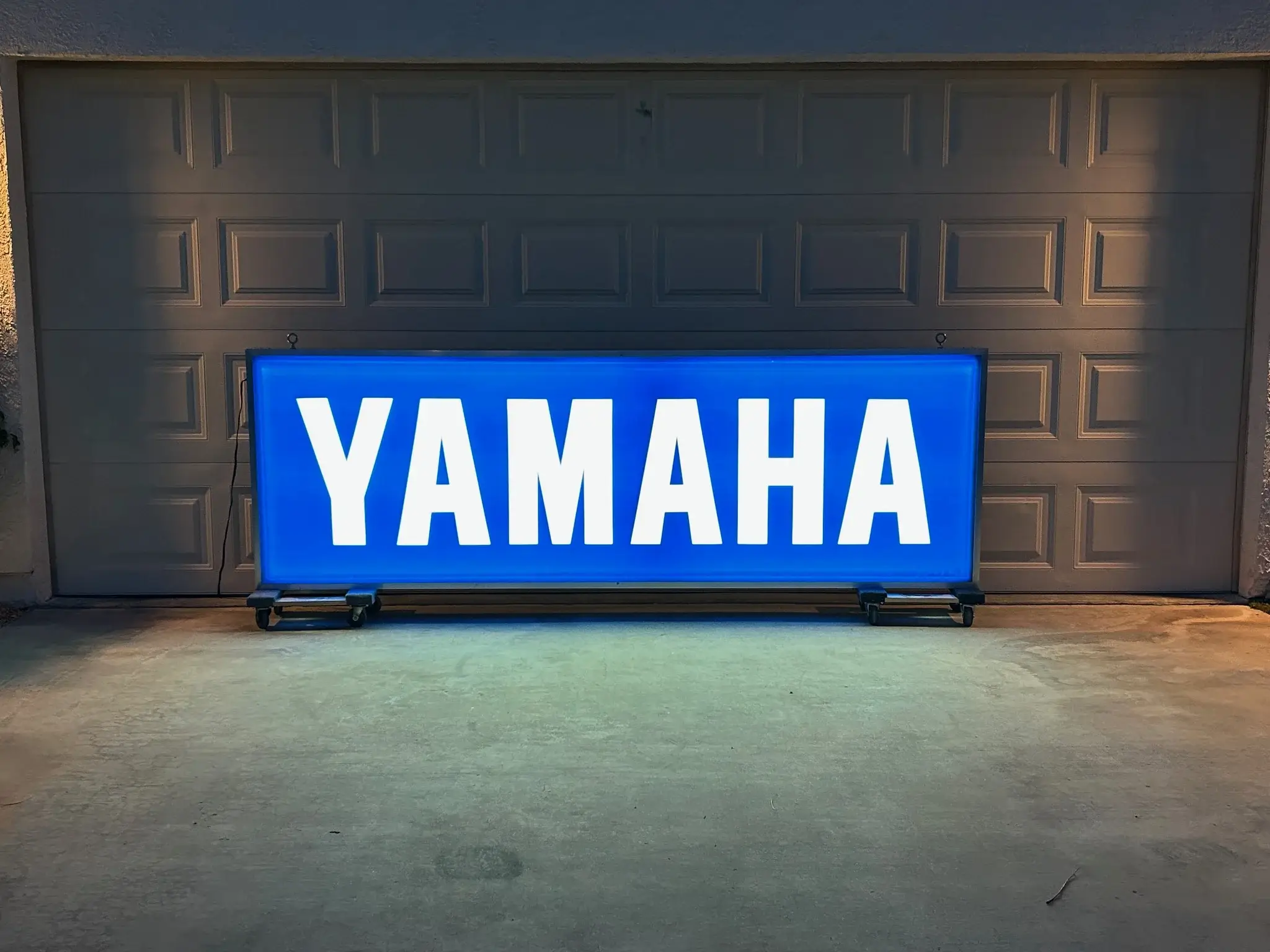 MP: Large Illuminated 2000s Yamaha Sign by Dualite | PCARMARKET