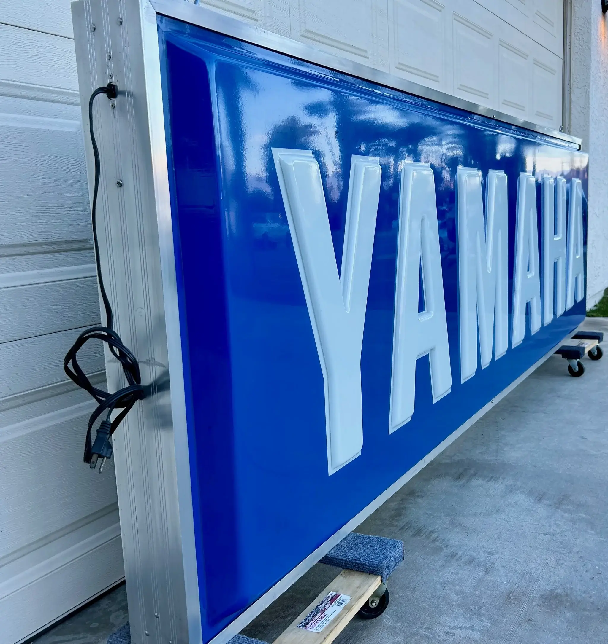 MP: Large Illuminated 2000s Yamaha Sign by Dualite | PCARMARKET