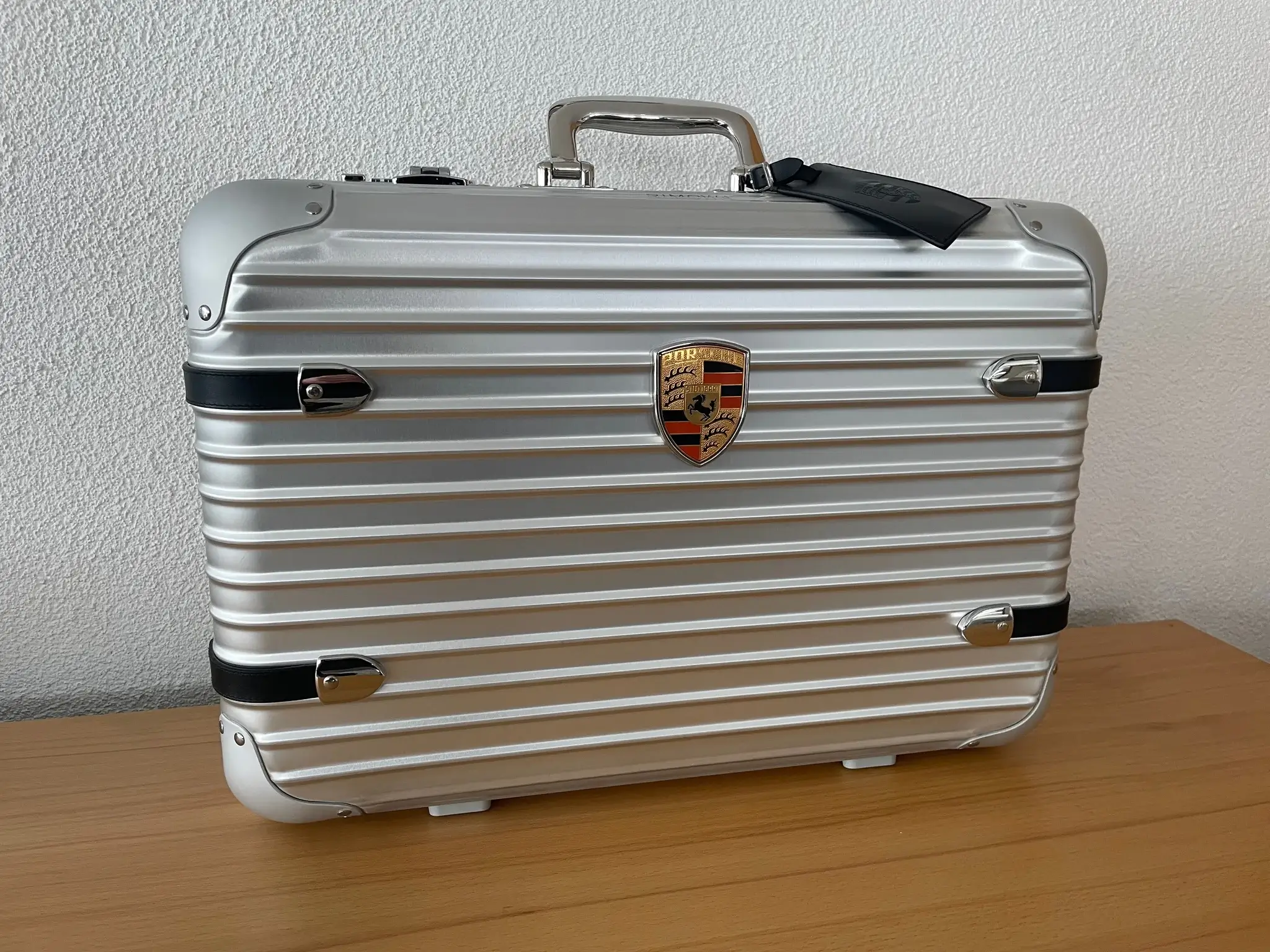 超稀少！！　PORSCHE × RIMOWA (ポルシェ純正アクセサリー)74L リモワ ポルシェ ウルトラライトエディション2.0 カラーラホワイト 74