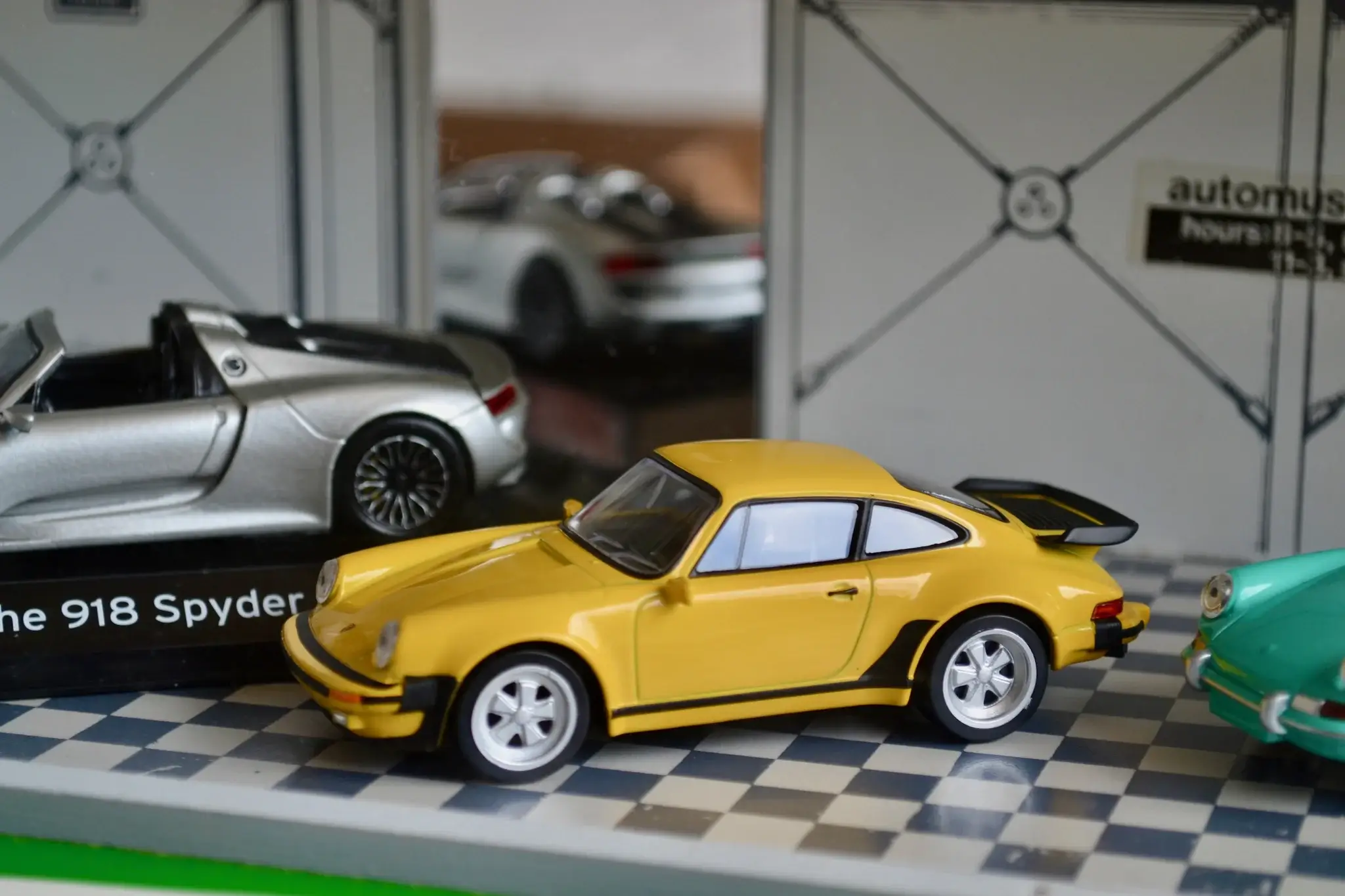 MP: Illuminated 1:43 Scale Porsche Dealership Diorama | PCARMARKET