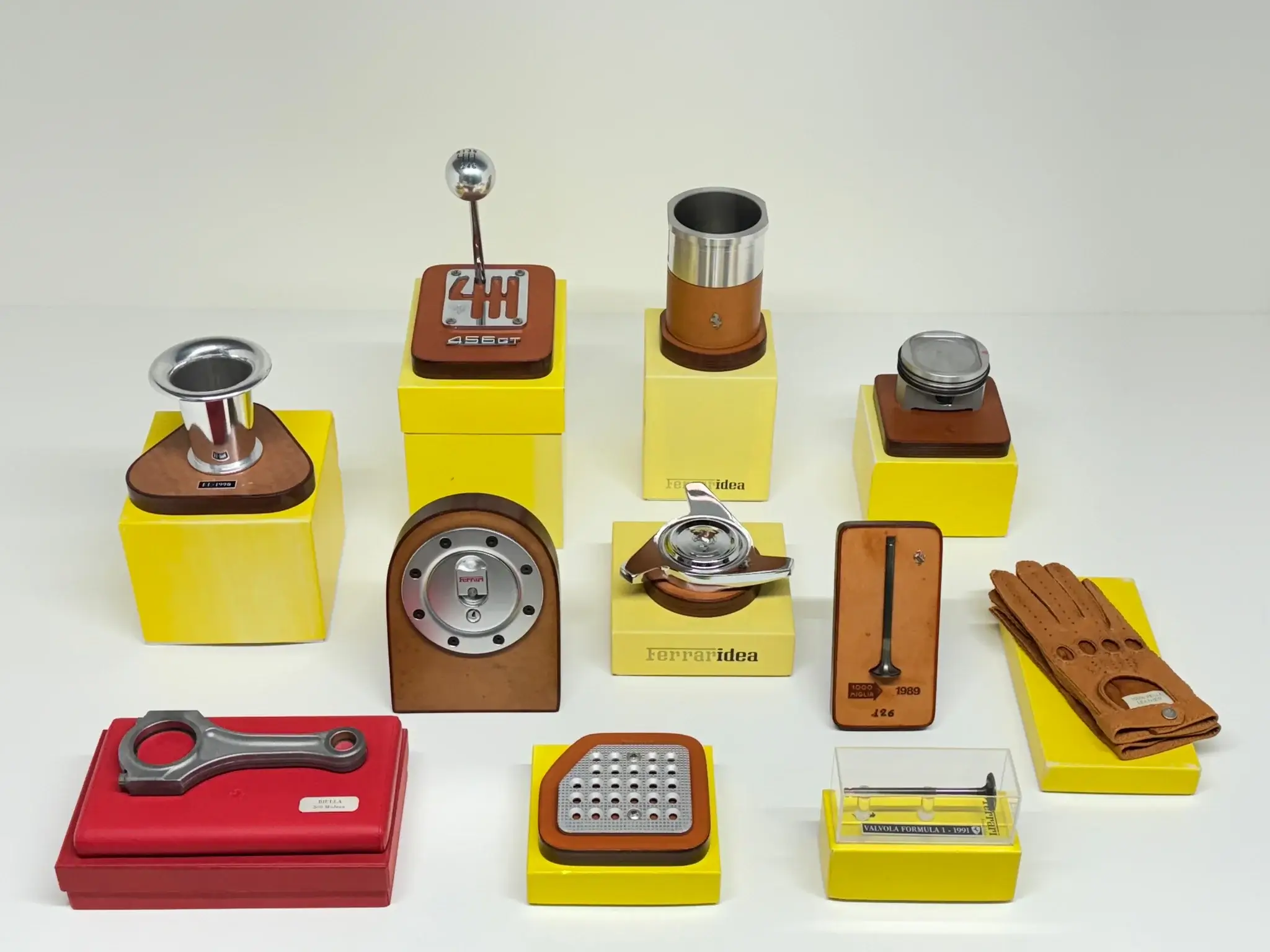 MP: Collection of Ferrari Decorative Accessories | PCARMARKET