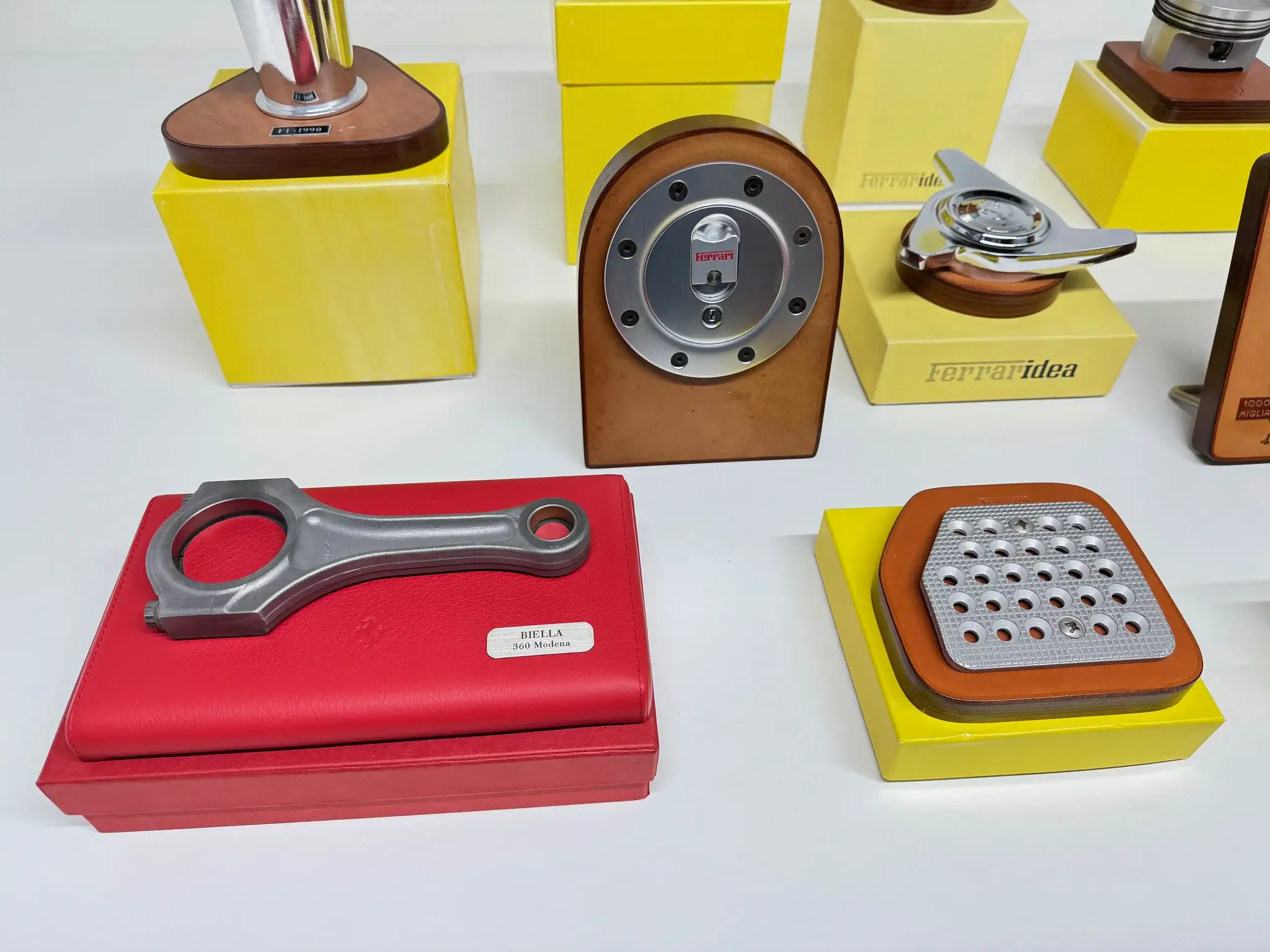 激レア！フェラーリ ビンテージ インテリアパネル MP: Collection of Ferrari Decorative Accessories | PCARMARKET