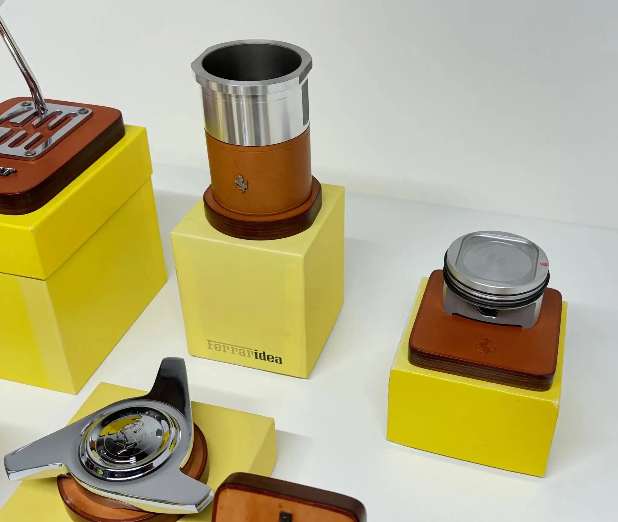 MP: Collection of Ferrari Decorative Accessories | PCARMARKET