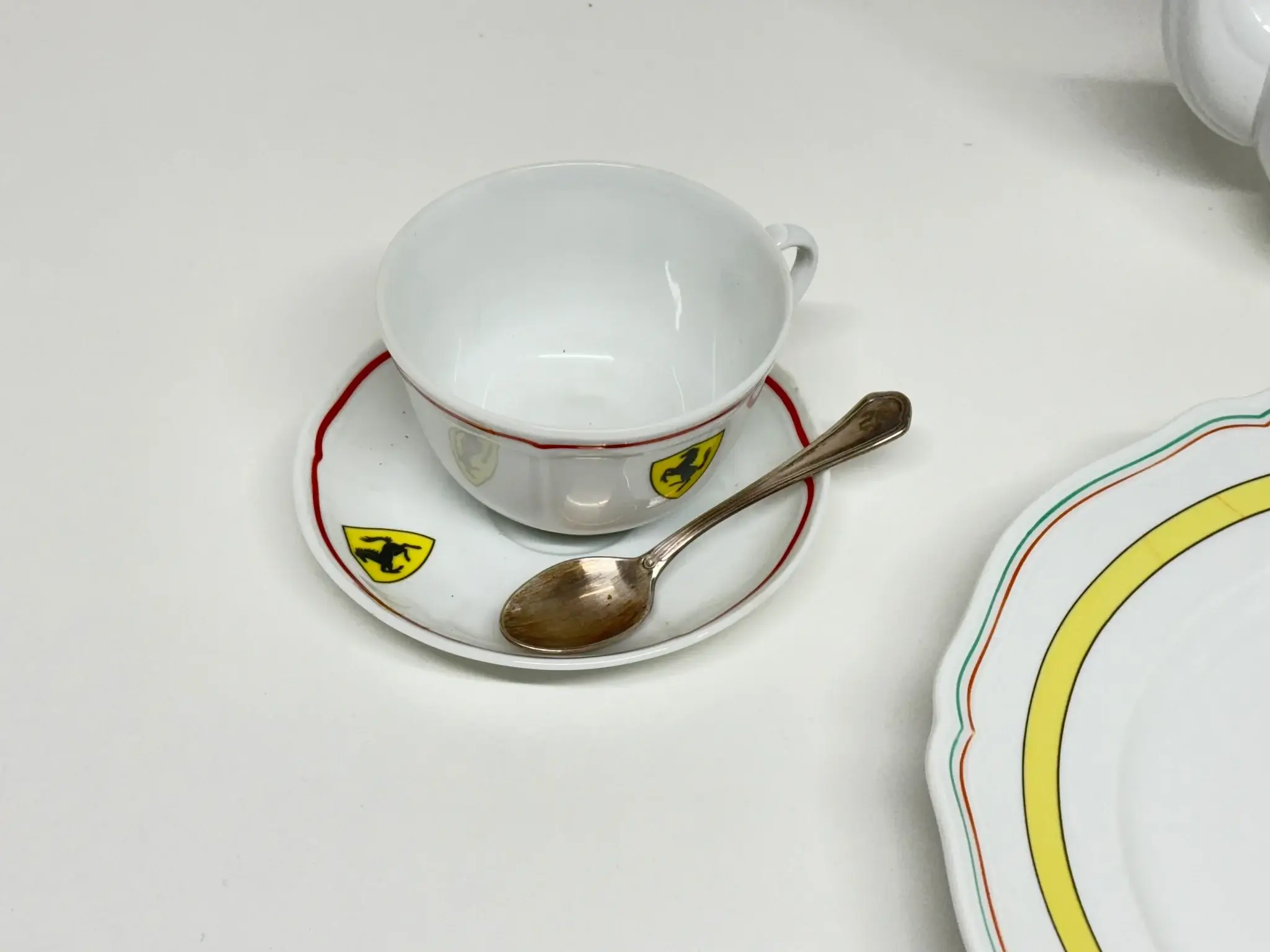 MP: Ferrari Ristorante Cavallino Dinnerware Set | PCARMARKET