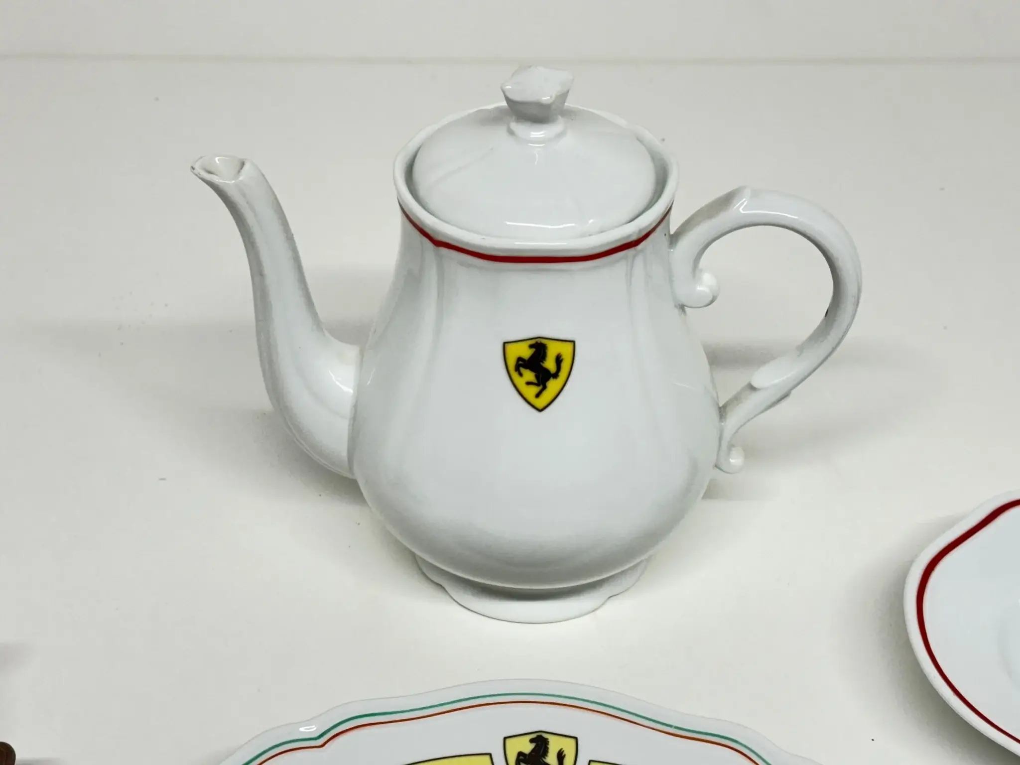 MP: Ferrari Ristorante Cavallino Dinnerware Set | PCARMARKET