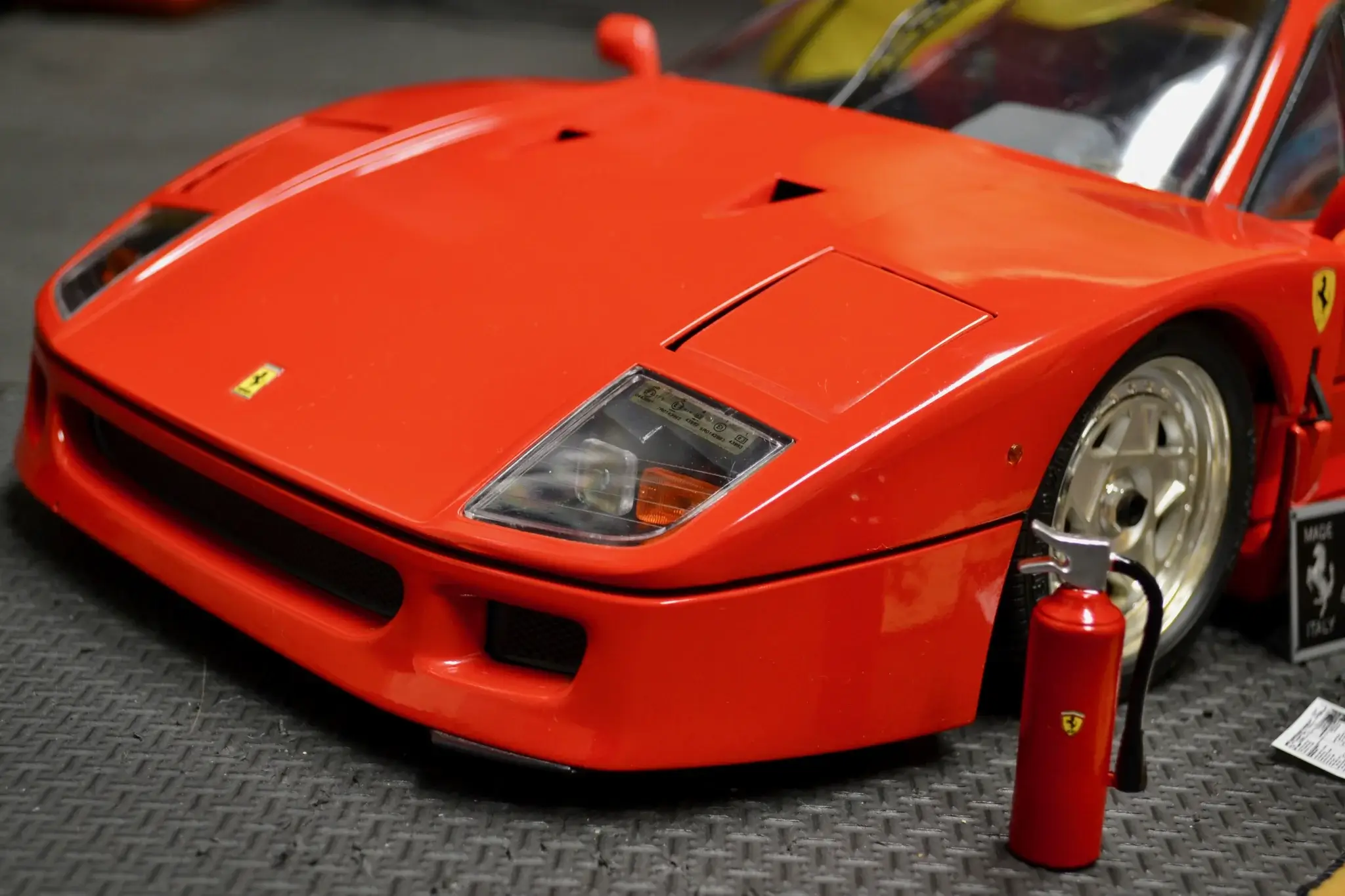 MP: 1:8 Scale Ferrari F40 Model by Rivarossi | PCARMARKET