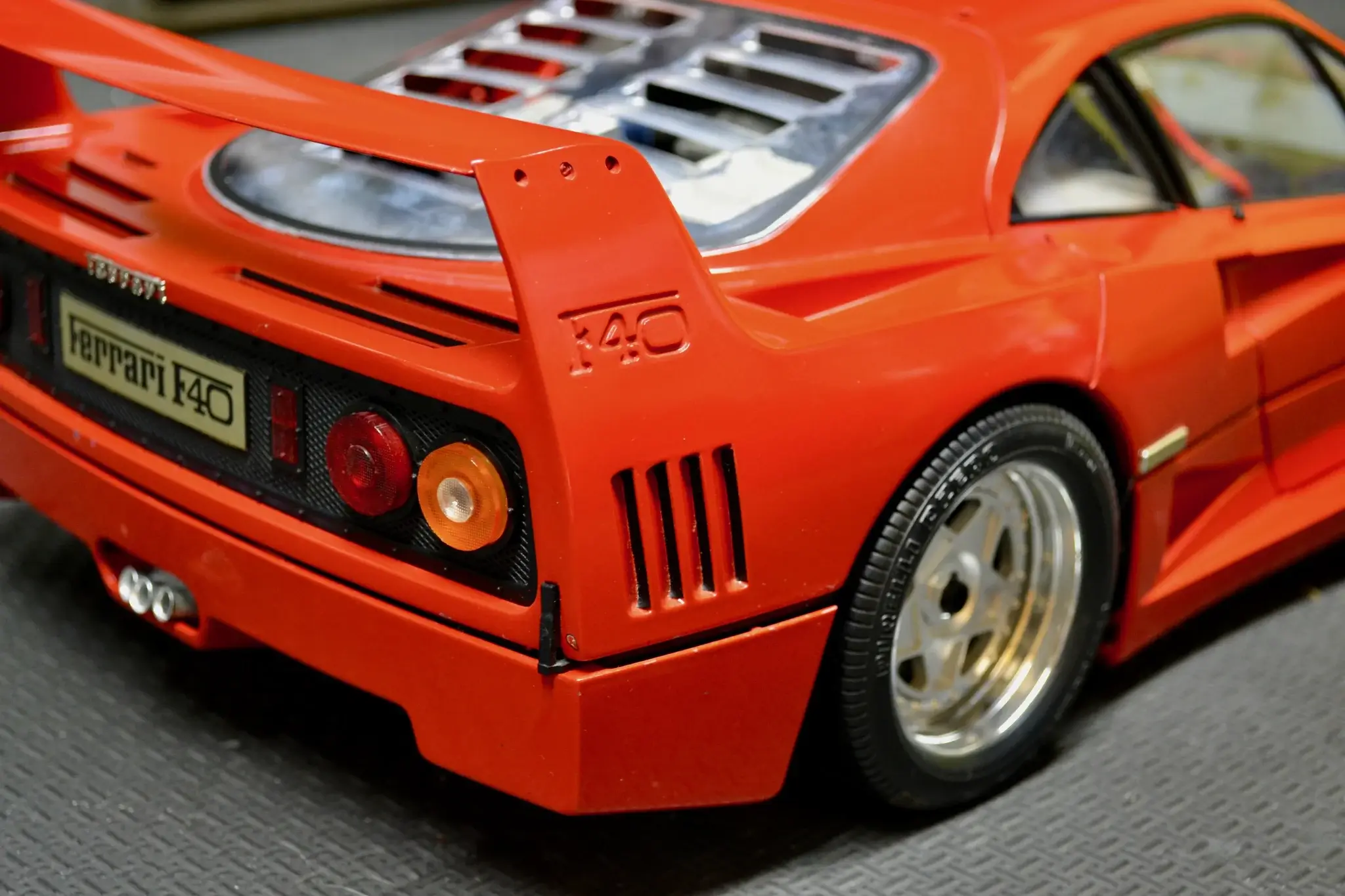 MP: 1:8 Scale Ferrari F40 Model by Rivarossi | PCARMARKET