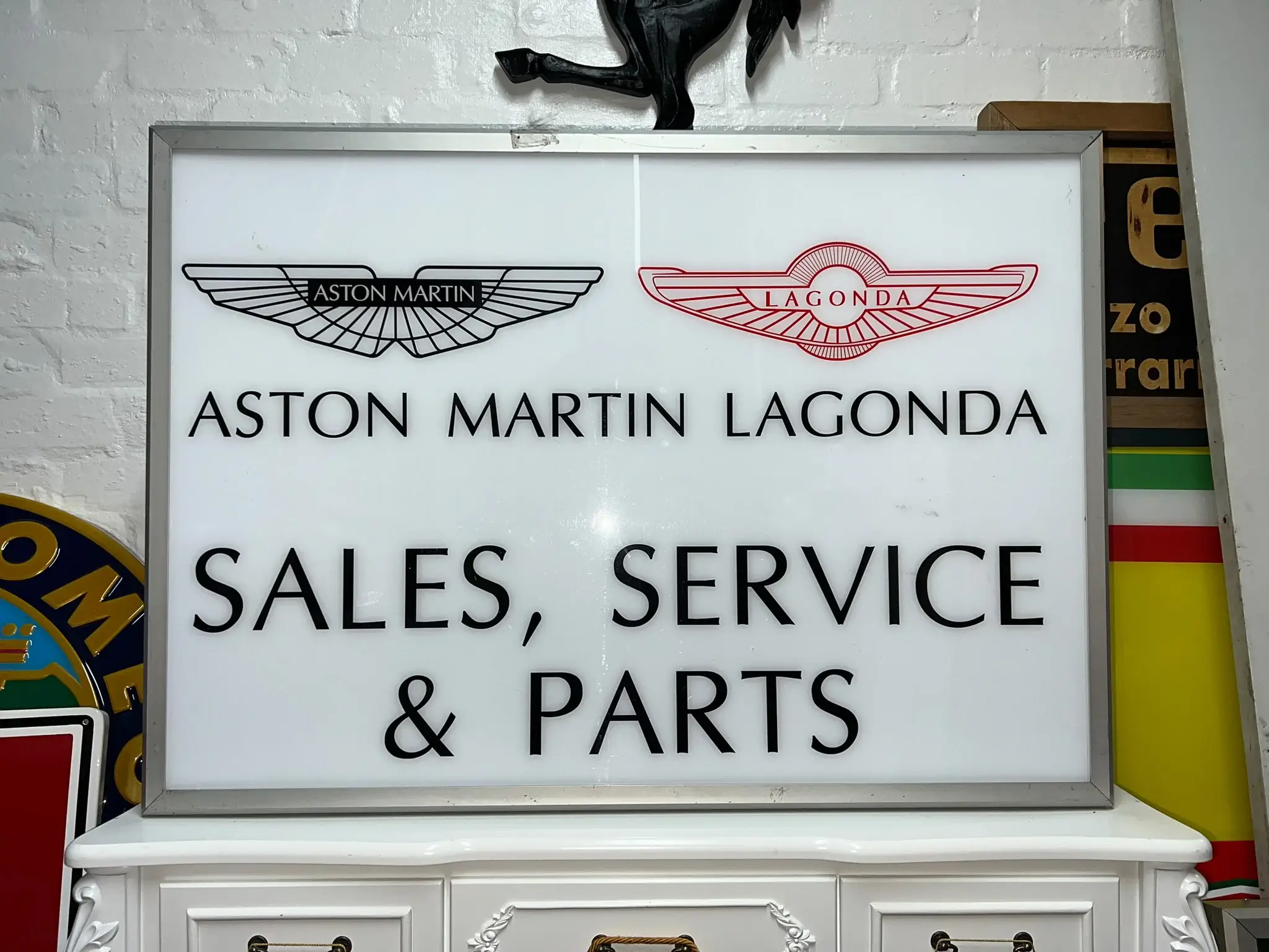 アストンマーティン・ラゴンダAston Martin Lagonda 両面看板 MP: Illuminated Aston Martin Lagonda Sign | PCARMARKET