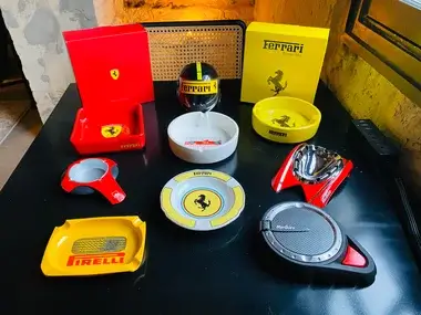 フェラーリ灰皿 Collection of 9 vintage Ferrari & Marlboro Ashtrays | PCARMARKET