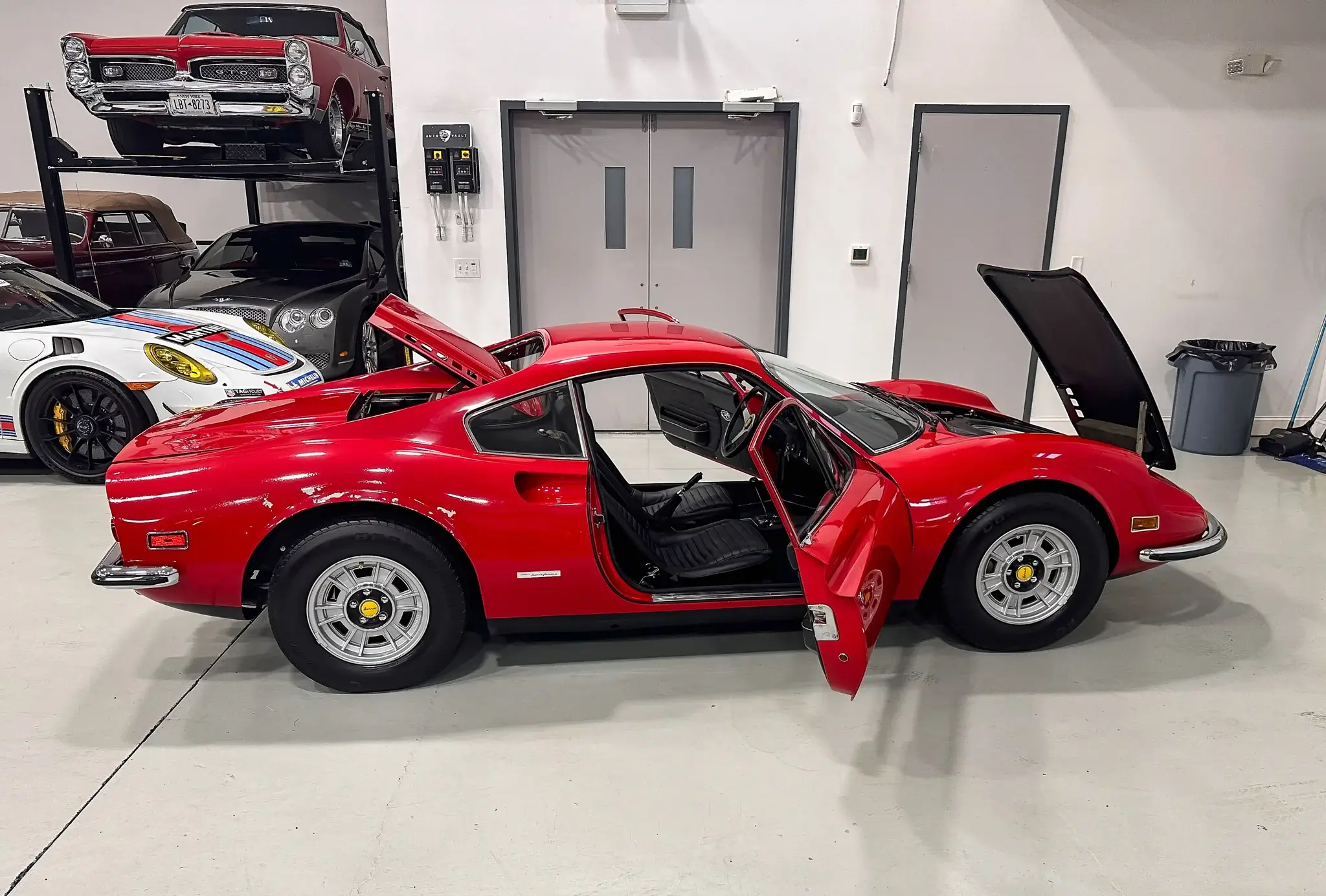 Record Ferrari Dino 246GT Miniature 1/43 Résine - Années 70 (bon état)